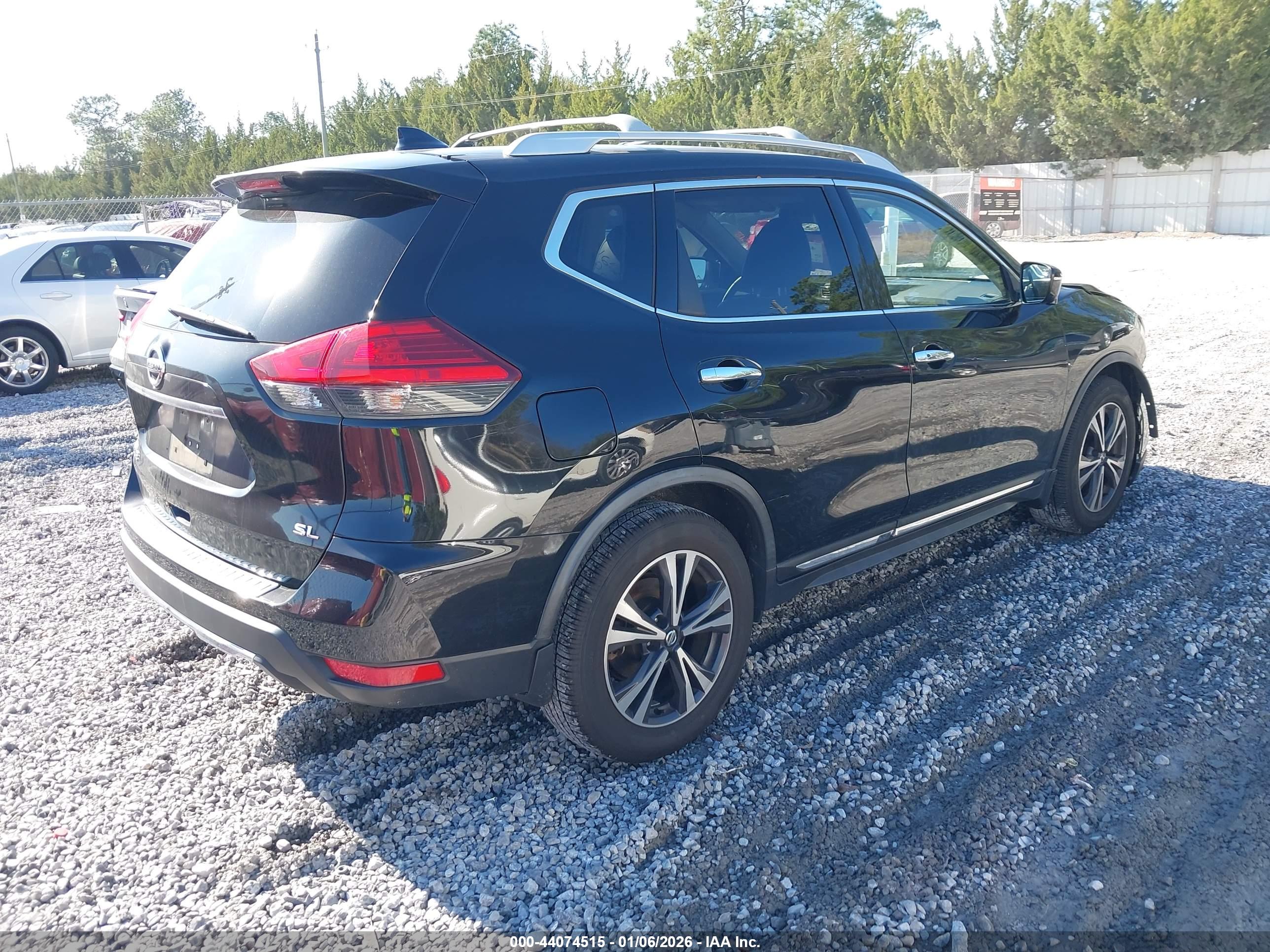 NISSAN ROGUE image 4