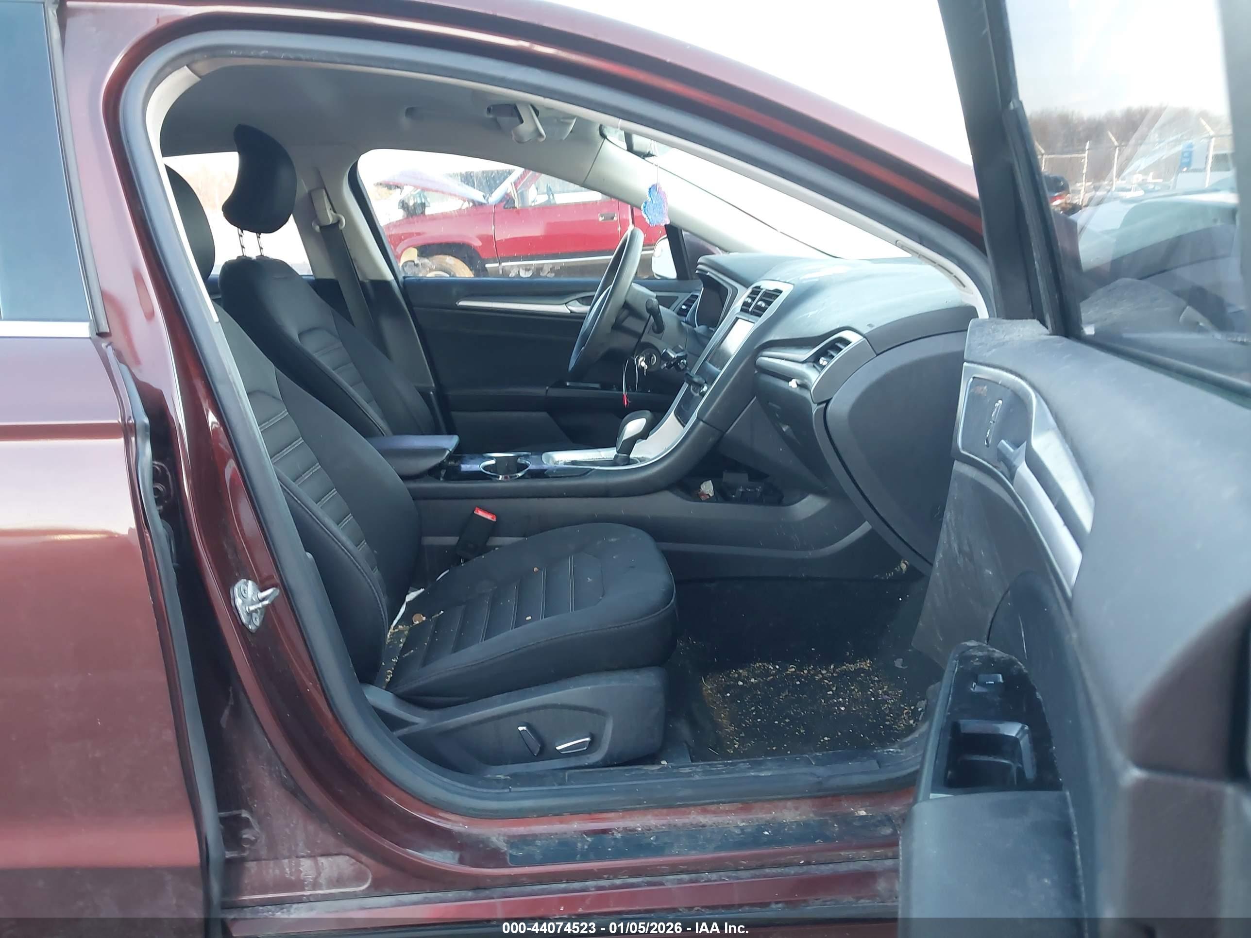 FORD FUSION image 5
