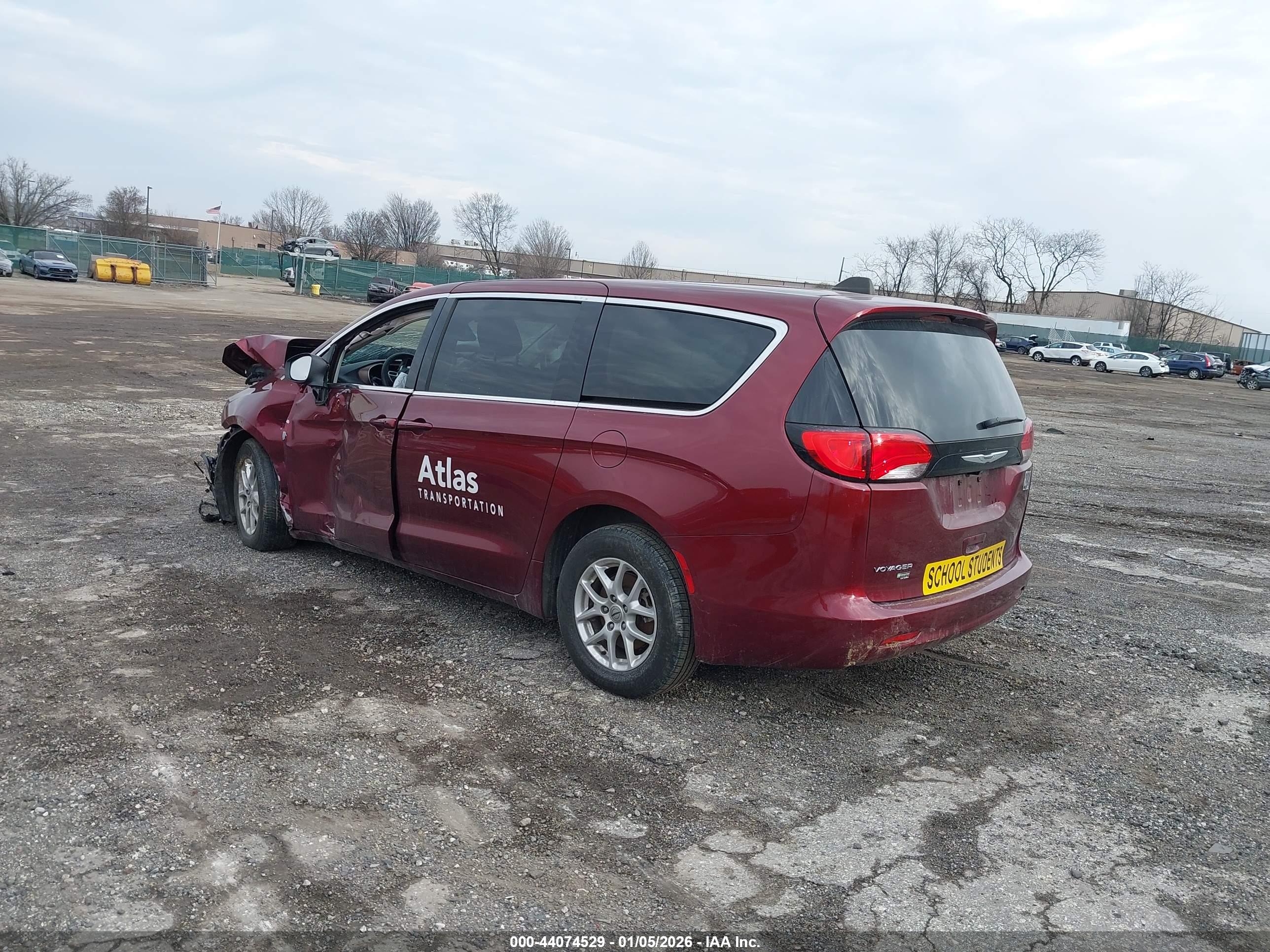 CHRYSLER VOYAGER image 3