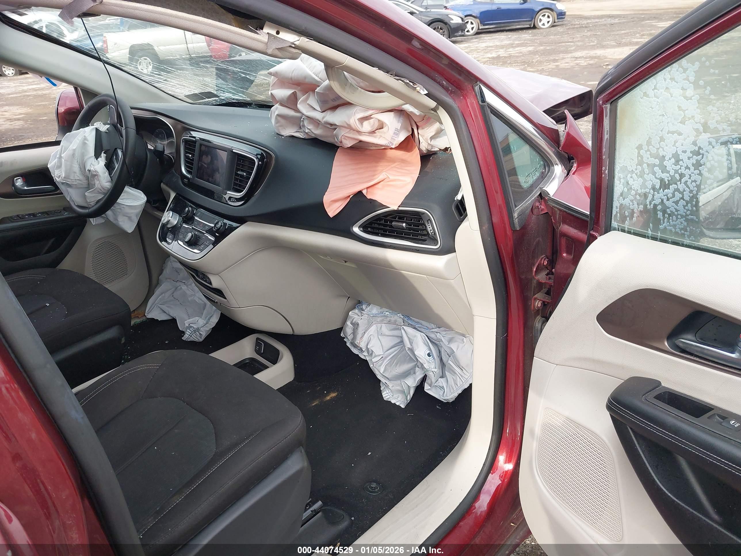 CHRYSLER VOYAGER image 5
