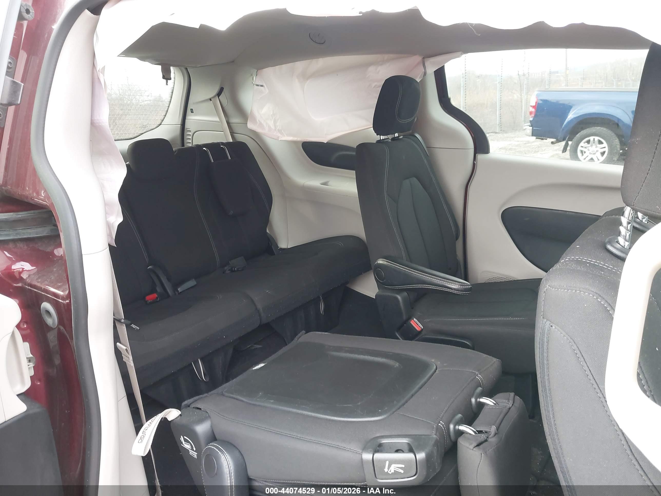 CHRYSLER VOYAGER image 8