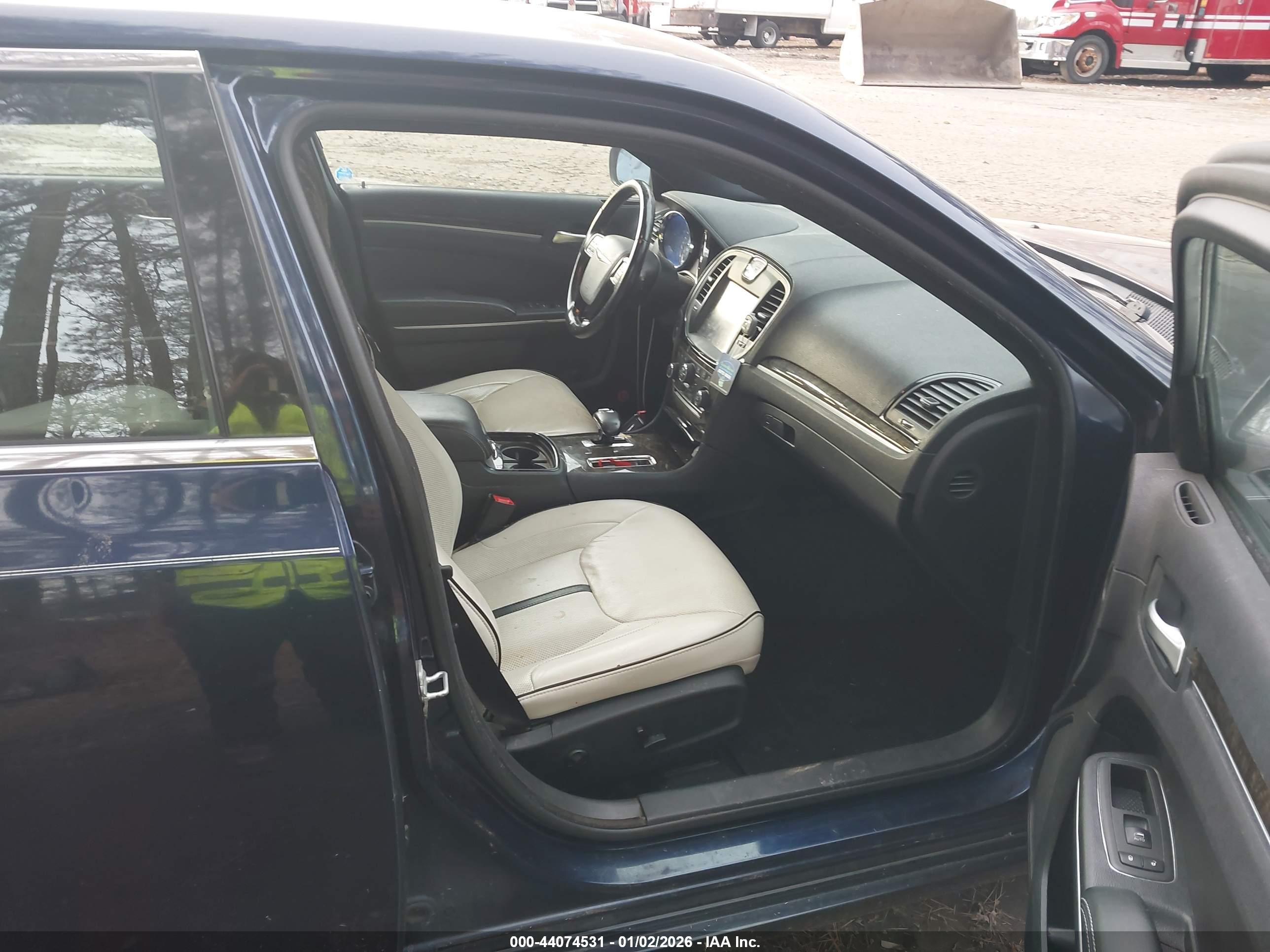 CHRYSLER 300 image 5