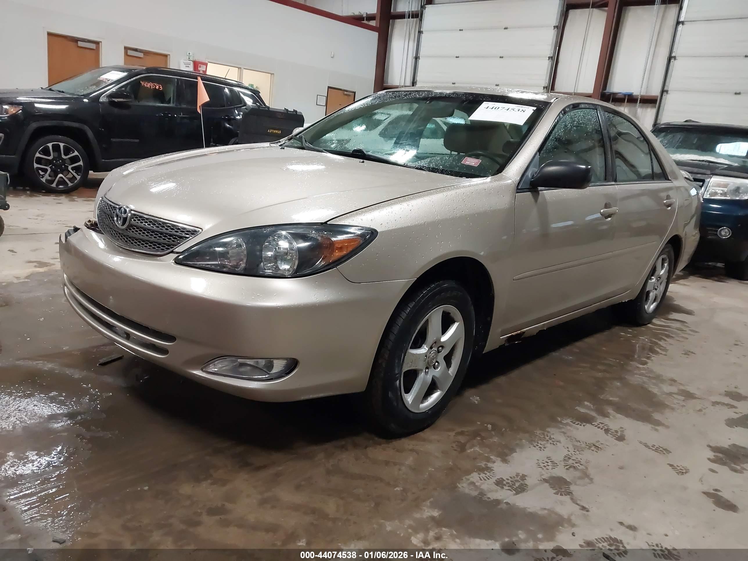 TOYOTA CAMRY image 2