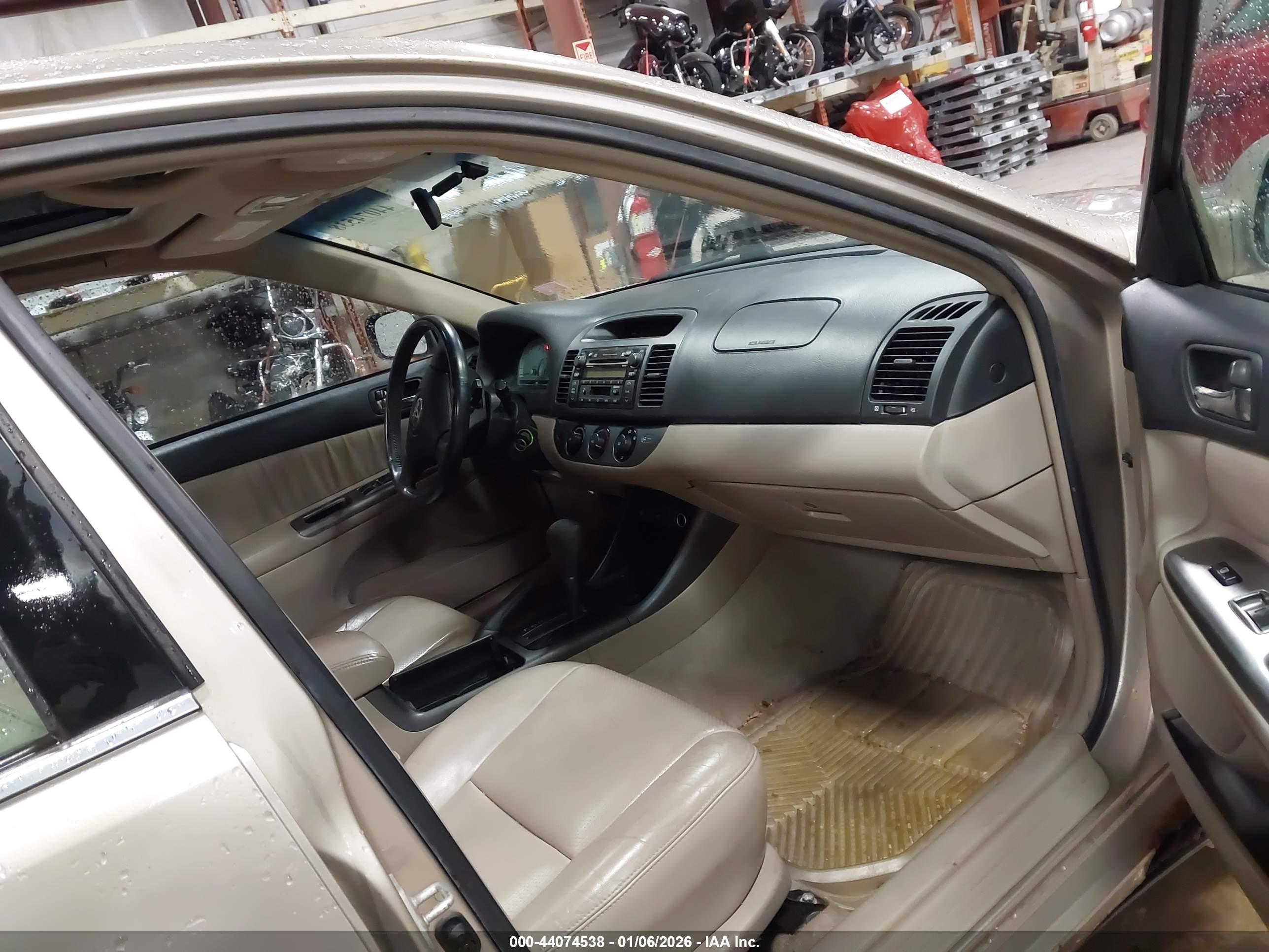TOYOTA CAMRY image 5