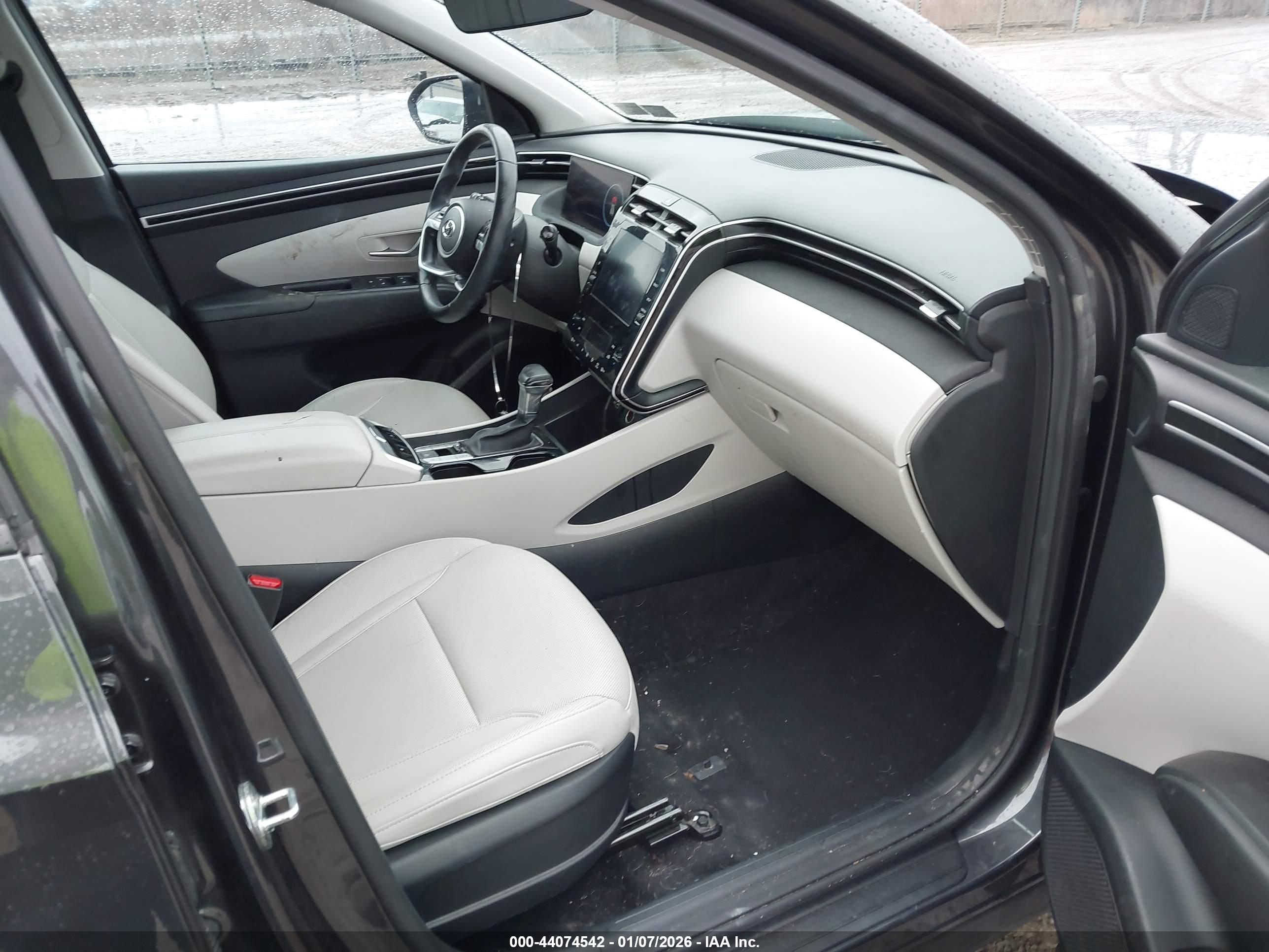 HYUNDAI TUCSON image 5