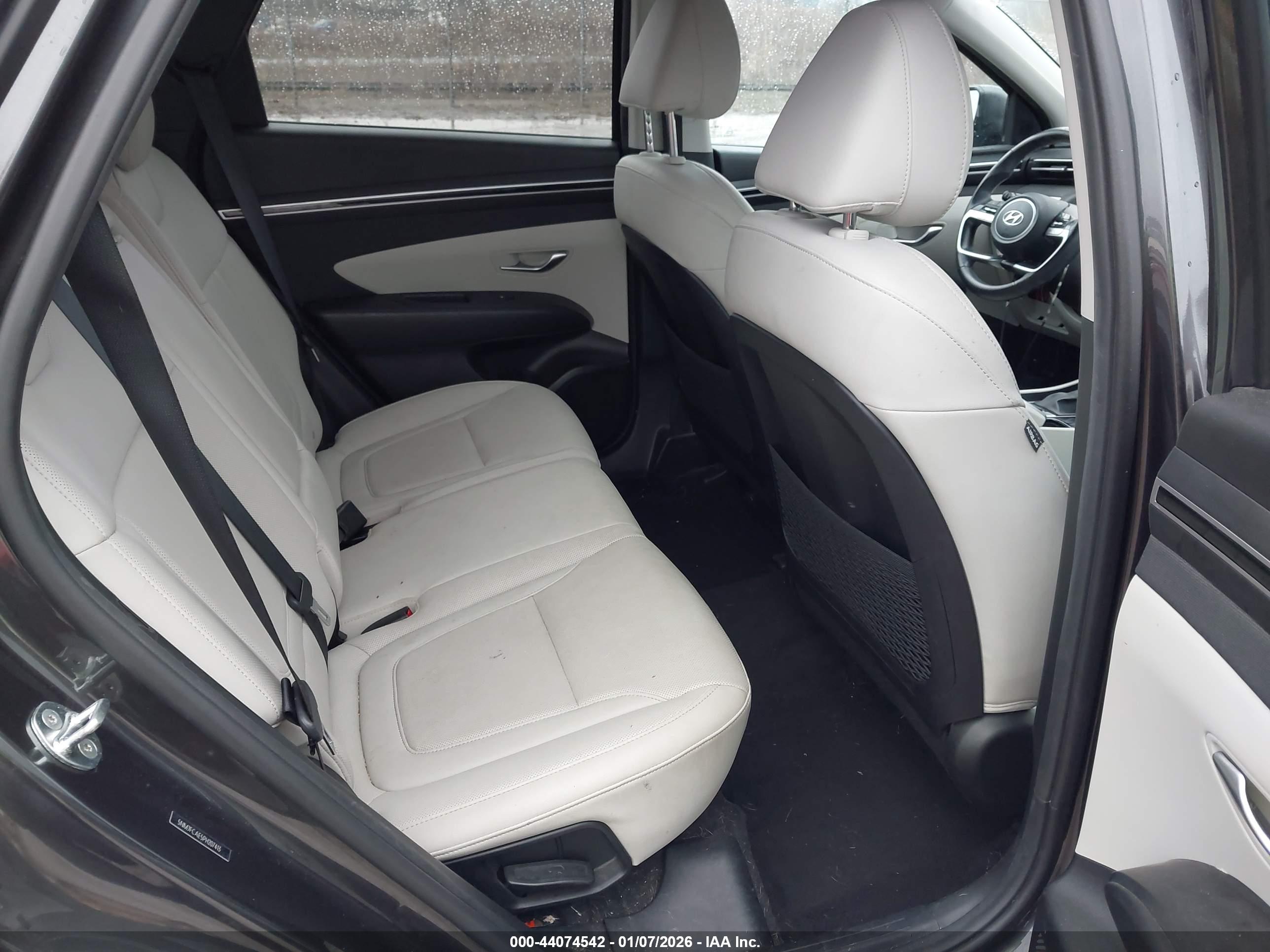 HYUNDAI TUCSON image 8