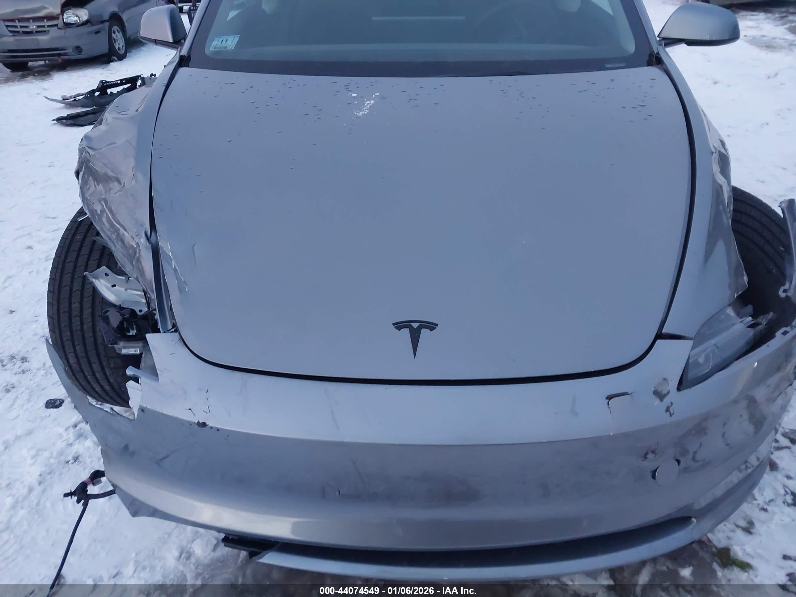 TESLA MODEL image 10