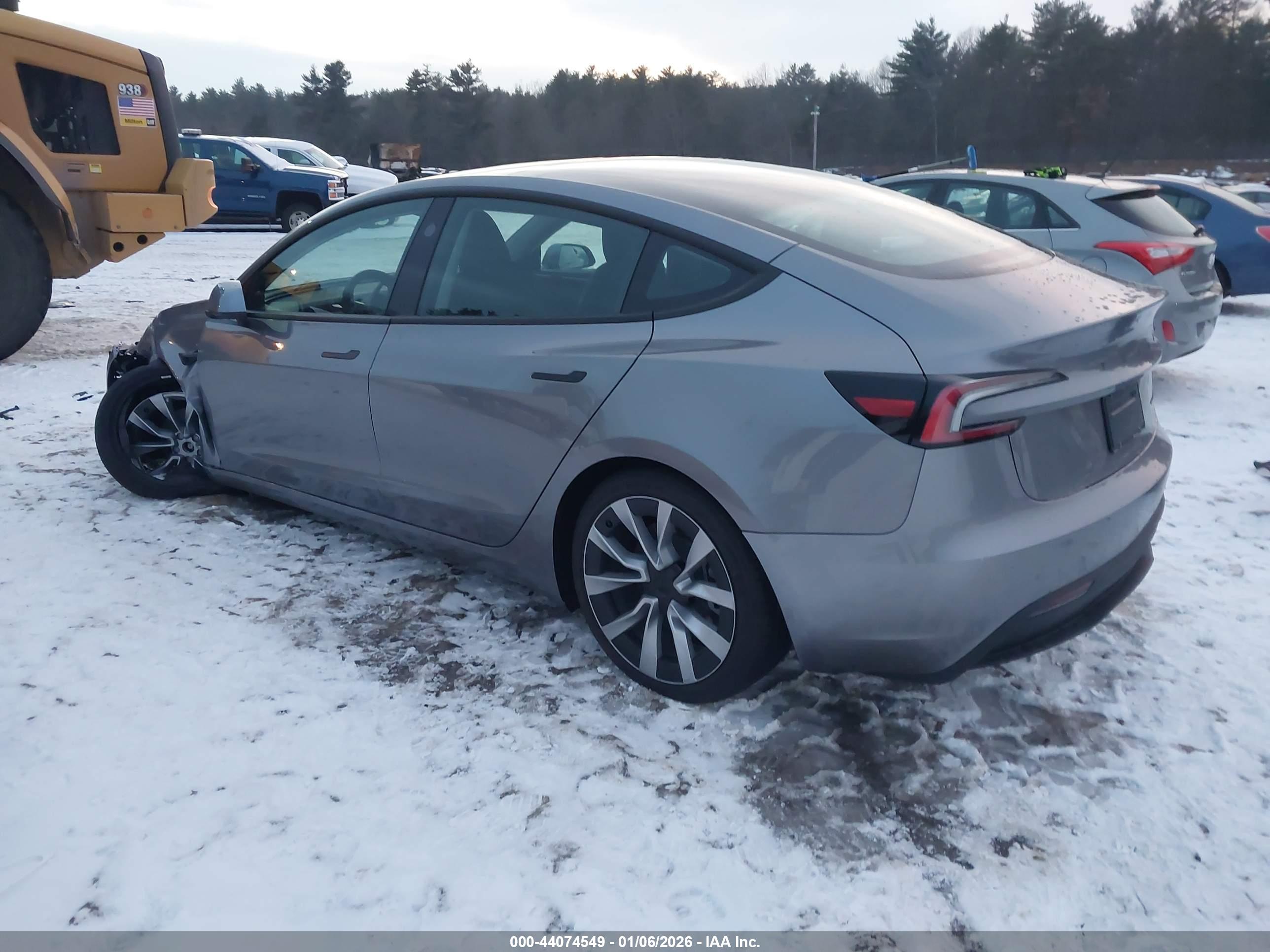 TESLA MODEL image 3