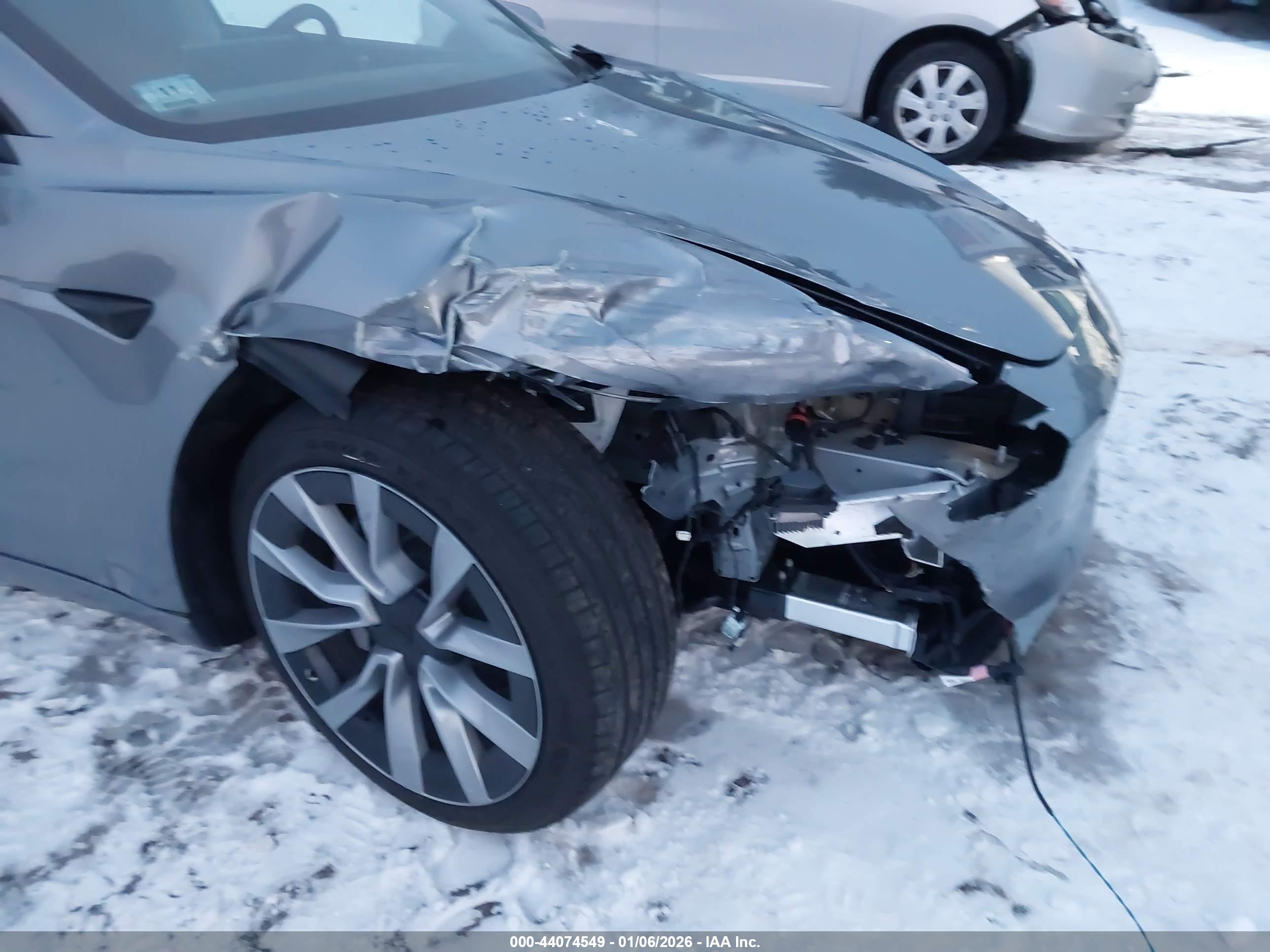 TESLA MODEL image 6