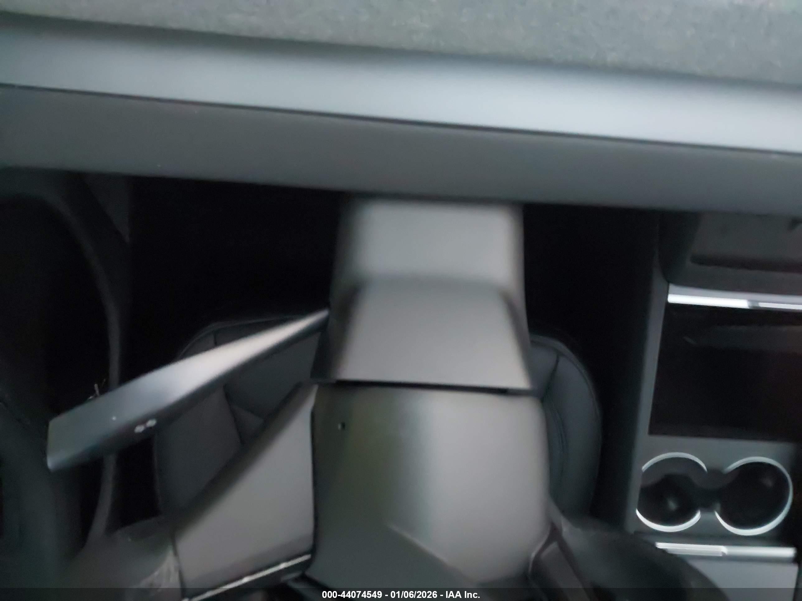 TESLA MODEL image 7