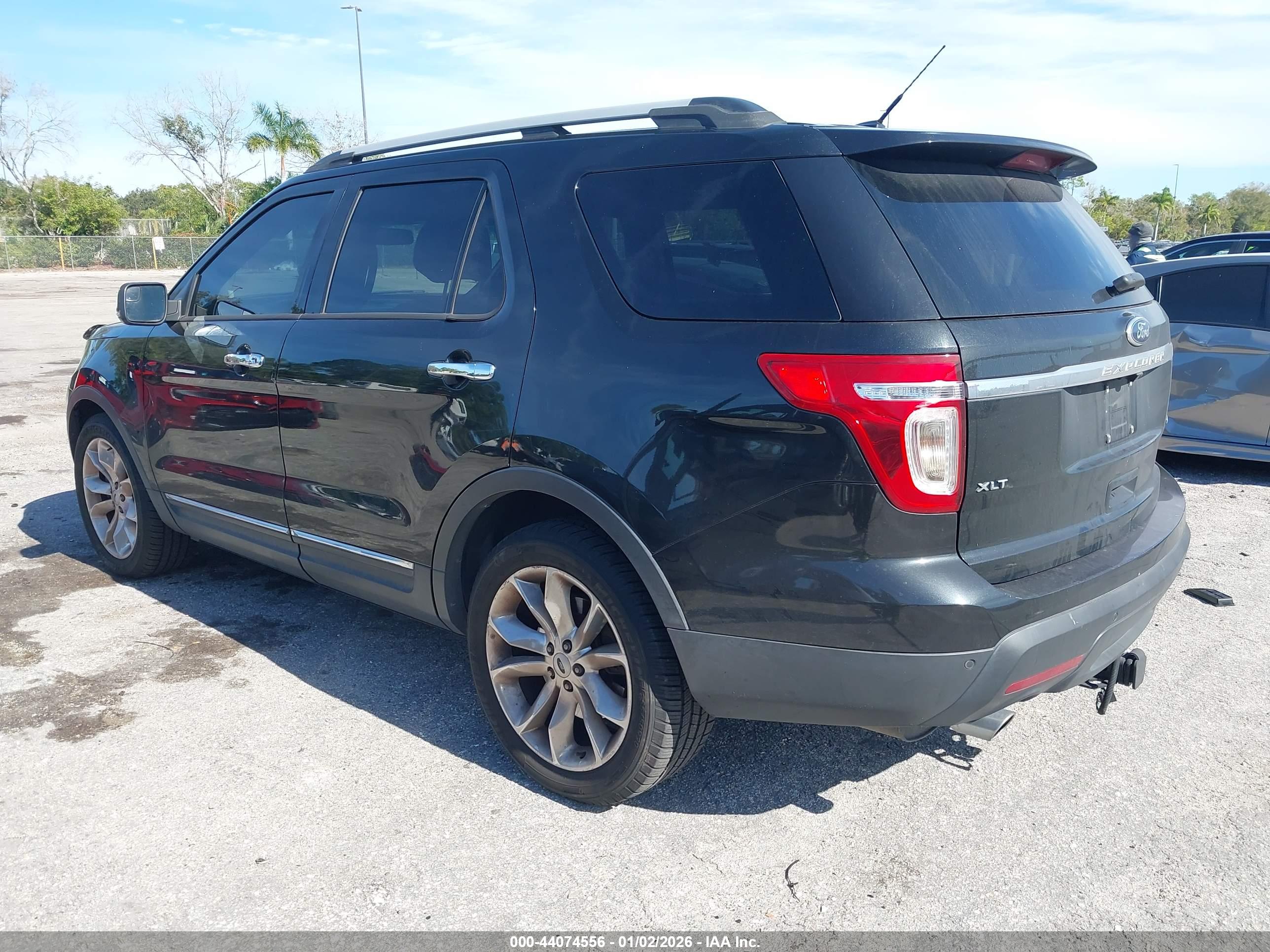 FORD EXPLORER image 3