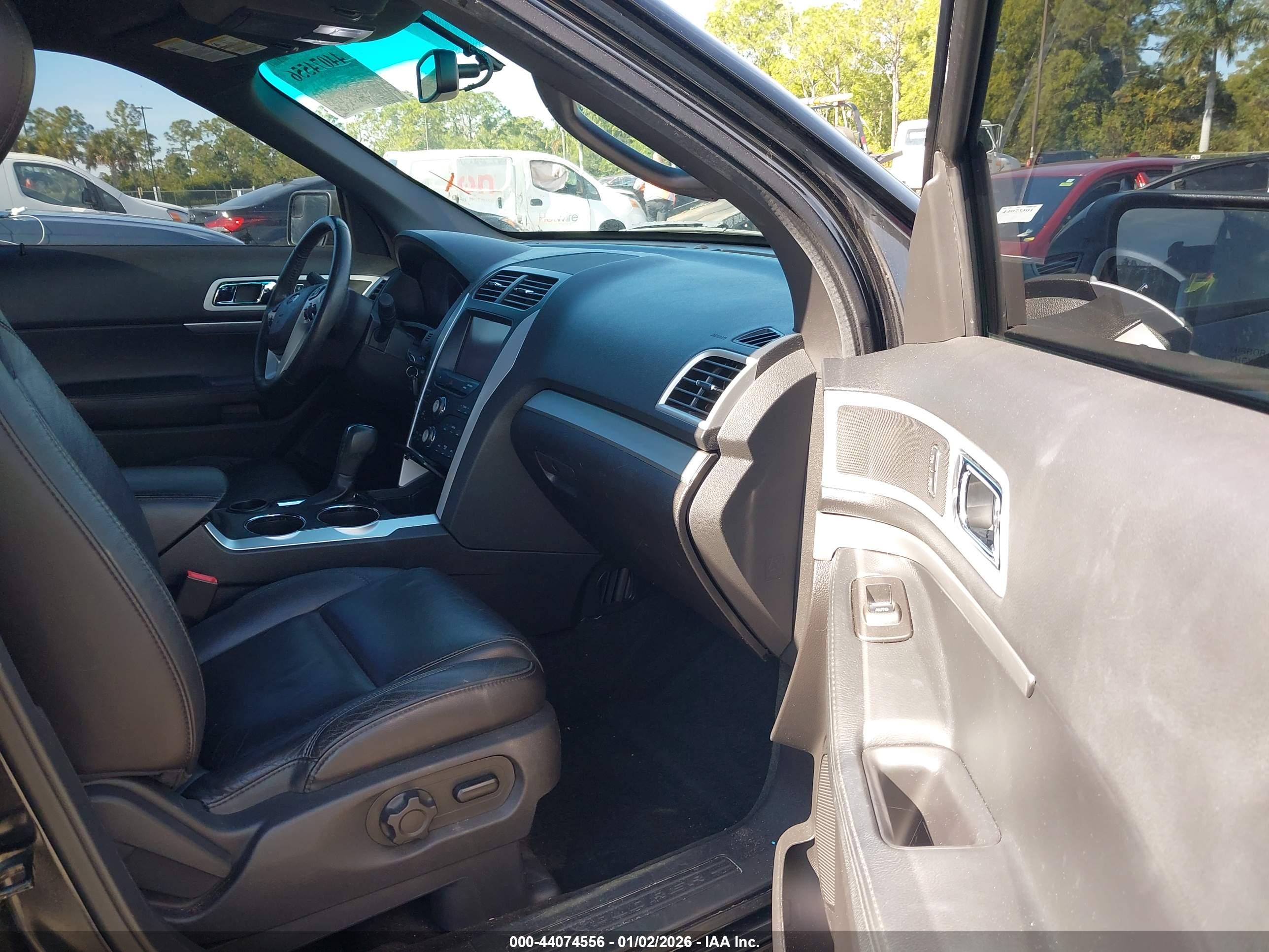 FORD EXPLORER image 5