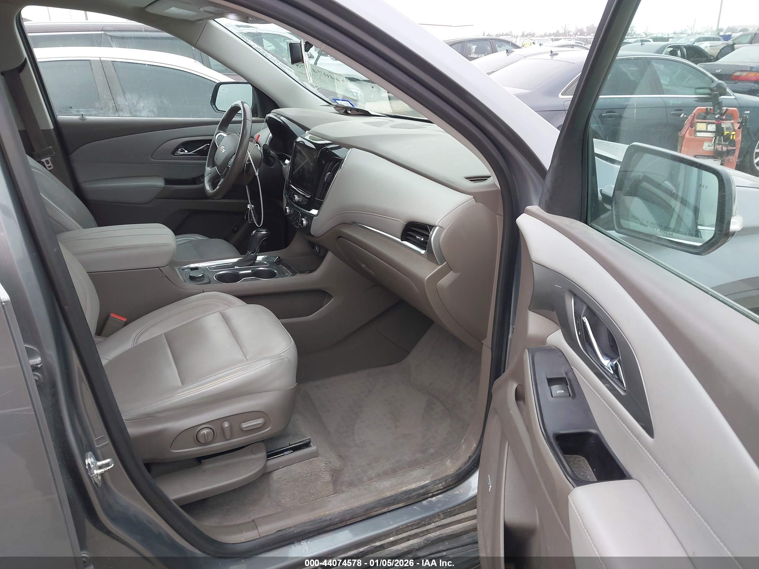 CHEVROLET TRAVERSE image 5