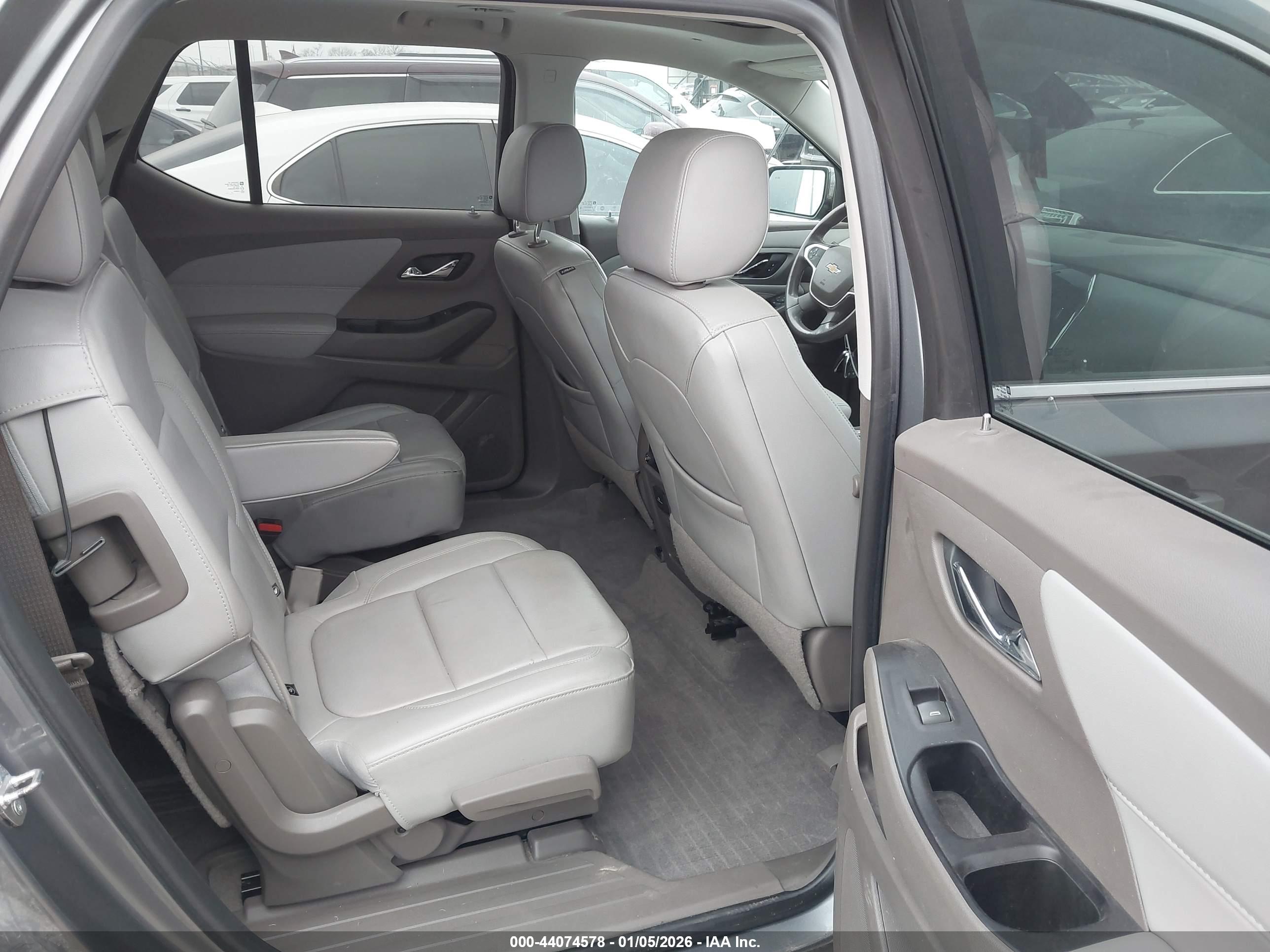 CHEVROLET TRAVERSE image 8