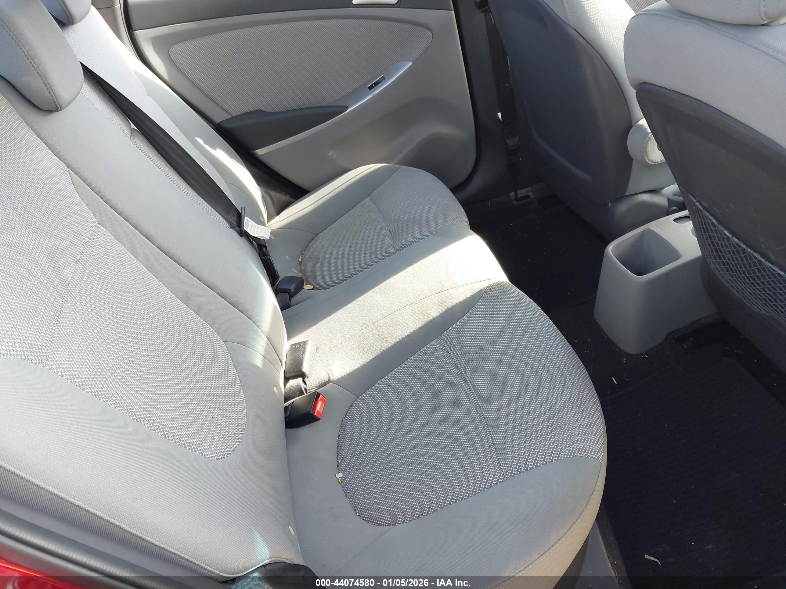HYUNDAI ACCENT image 8