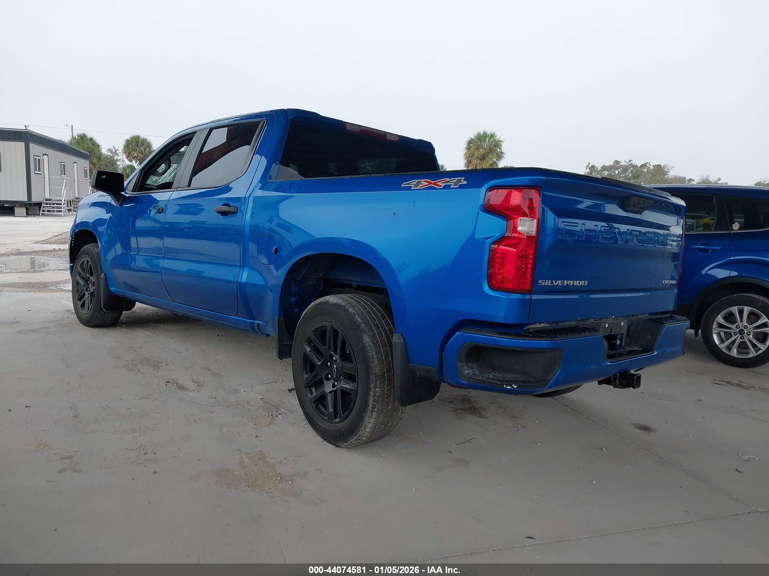 CHEVROLET SILVERADO image 3