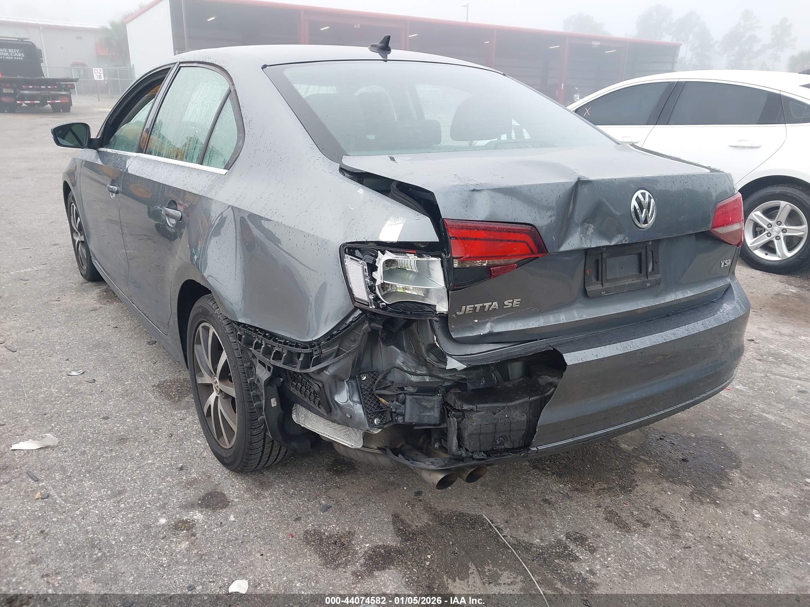 VOLKSWAGEN JETTA image 3