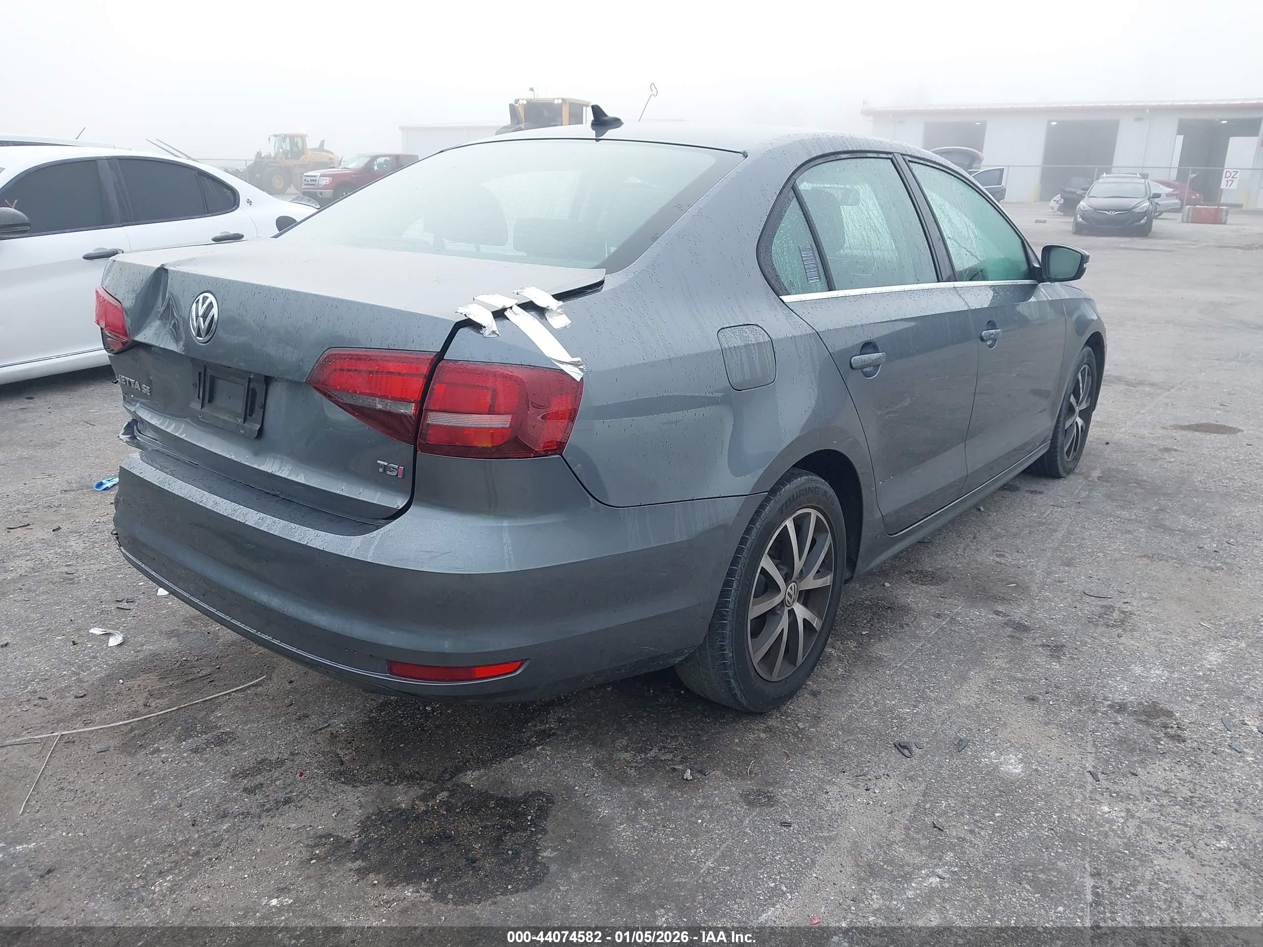 VOLKSWAGEN JETTA image 4