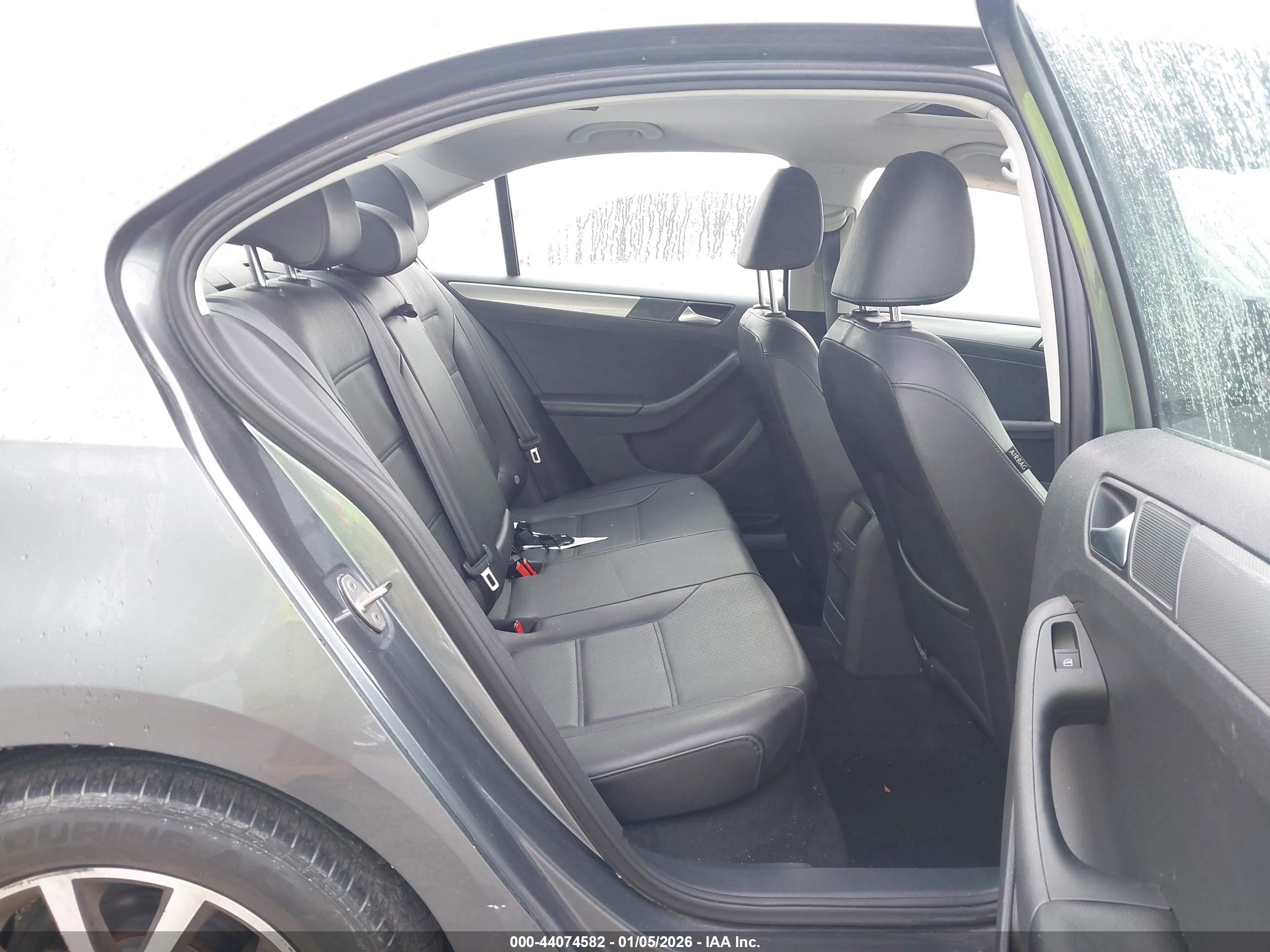 VOLKSWAGEN JETTA image 8