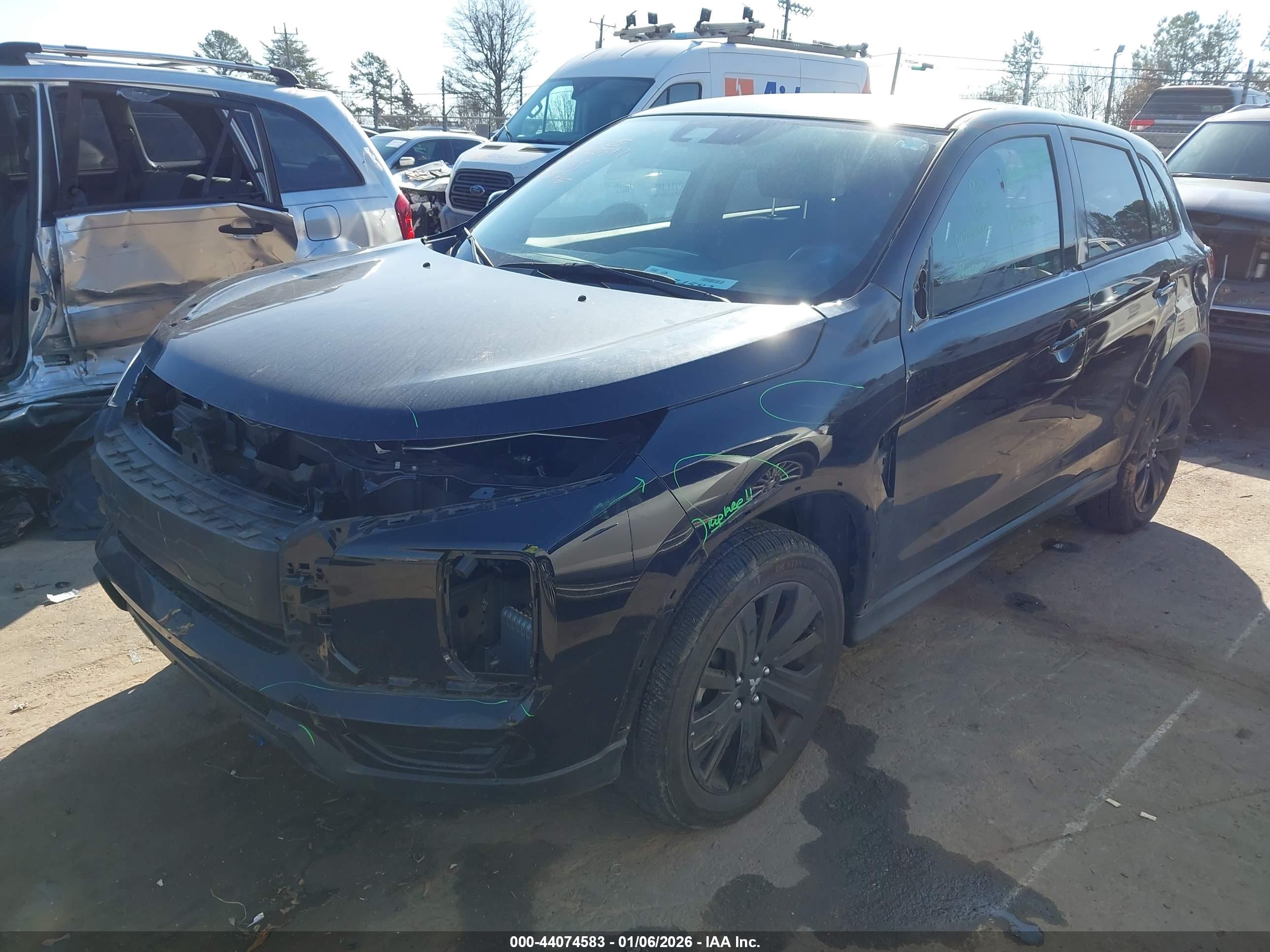 MITSUBISHI OUTLANDER image 2