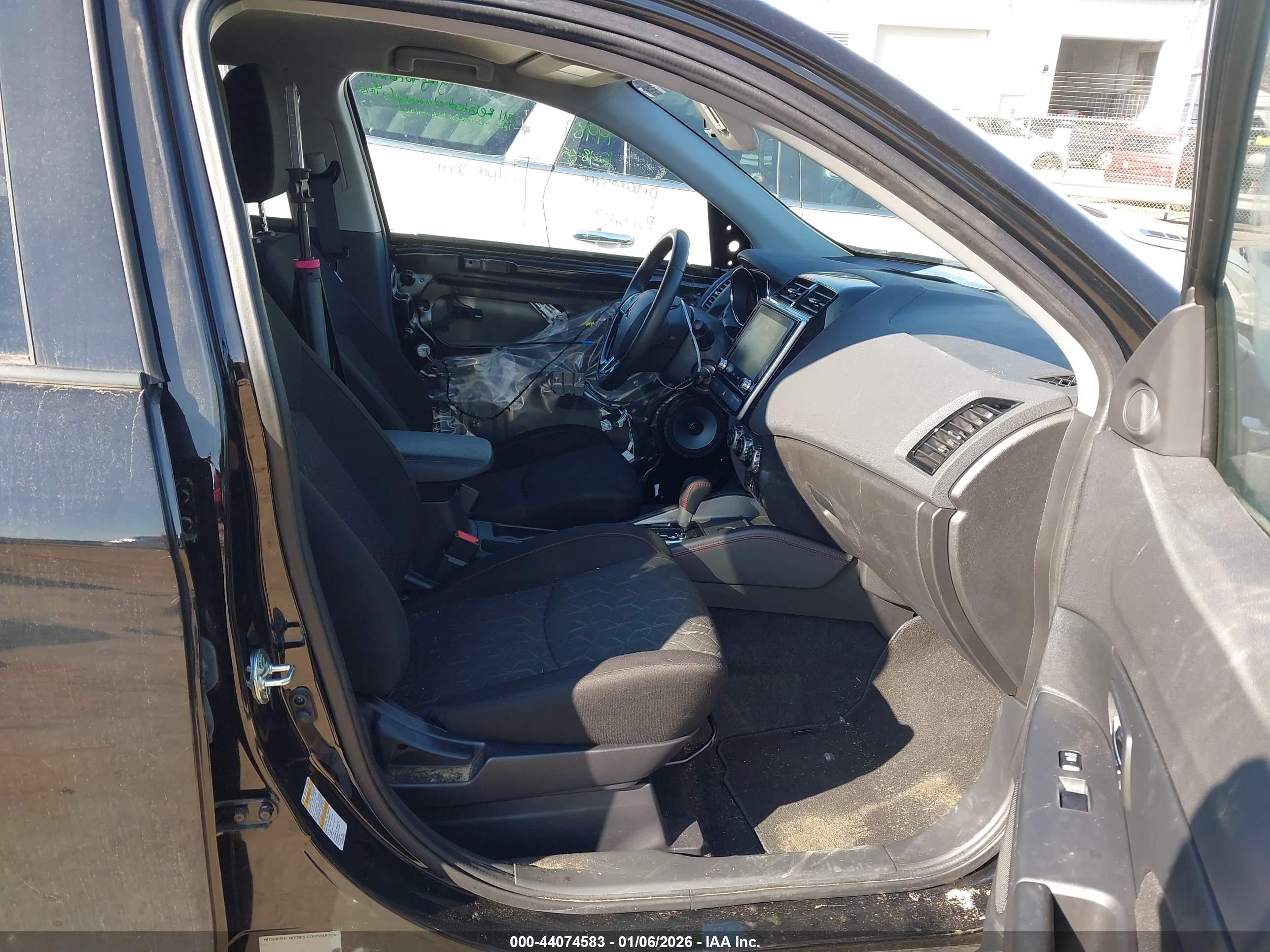 MITSUBISHI OUTLANDER image 5