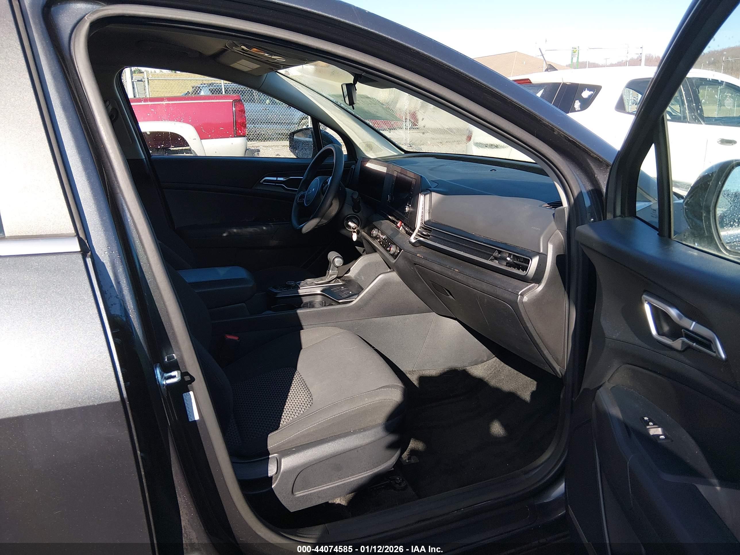 KIA SPORTAGE image 5