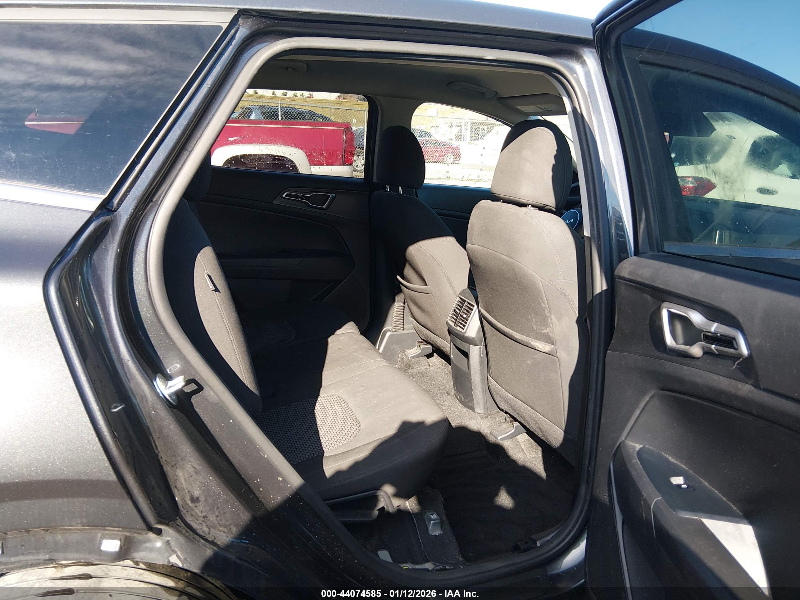 KIA SPORTAGE image 8