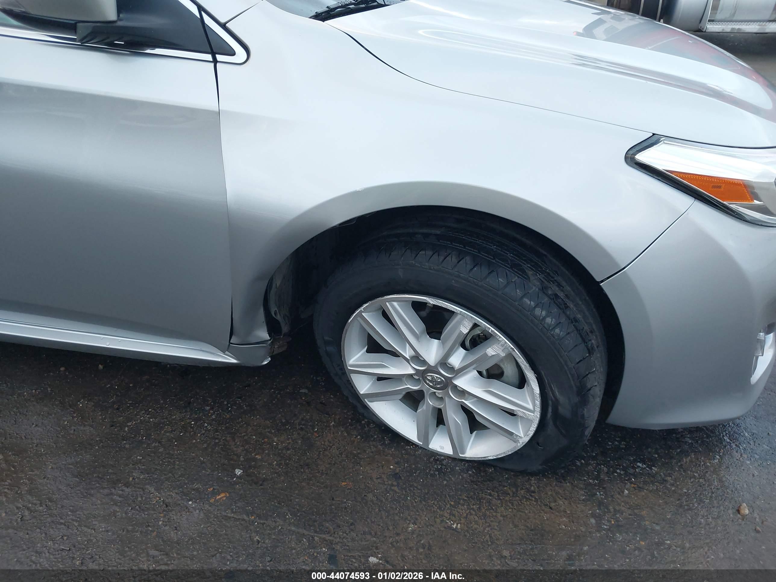 TOYOTA AVALON image 6