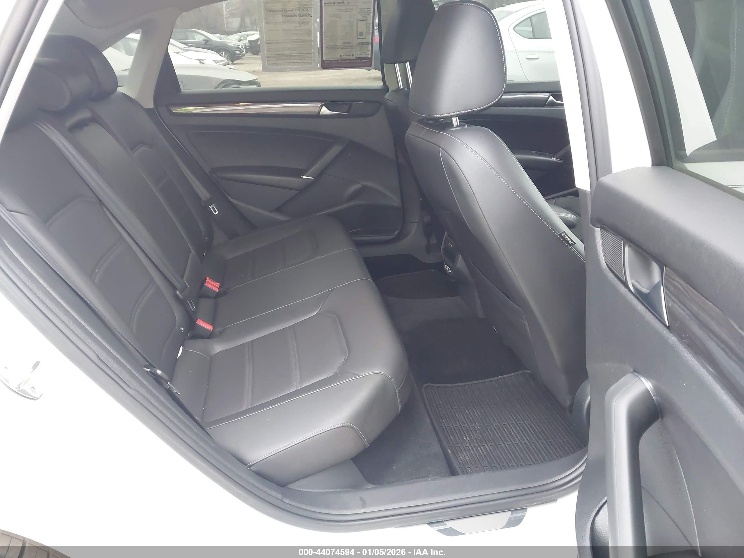 VOLKSWAGEN PASSAT image 8