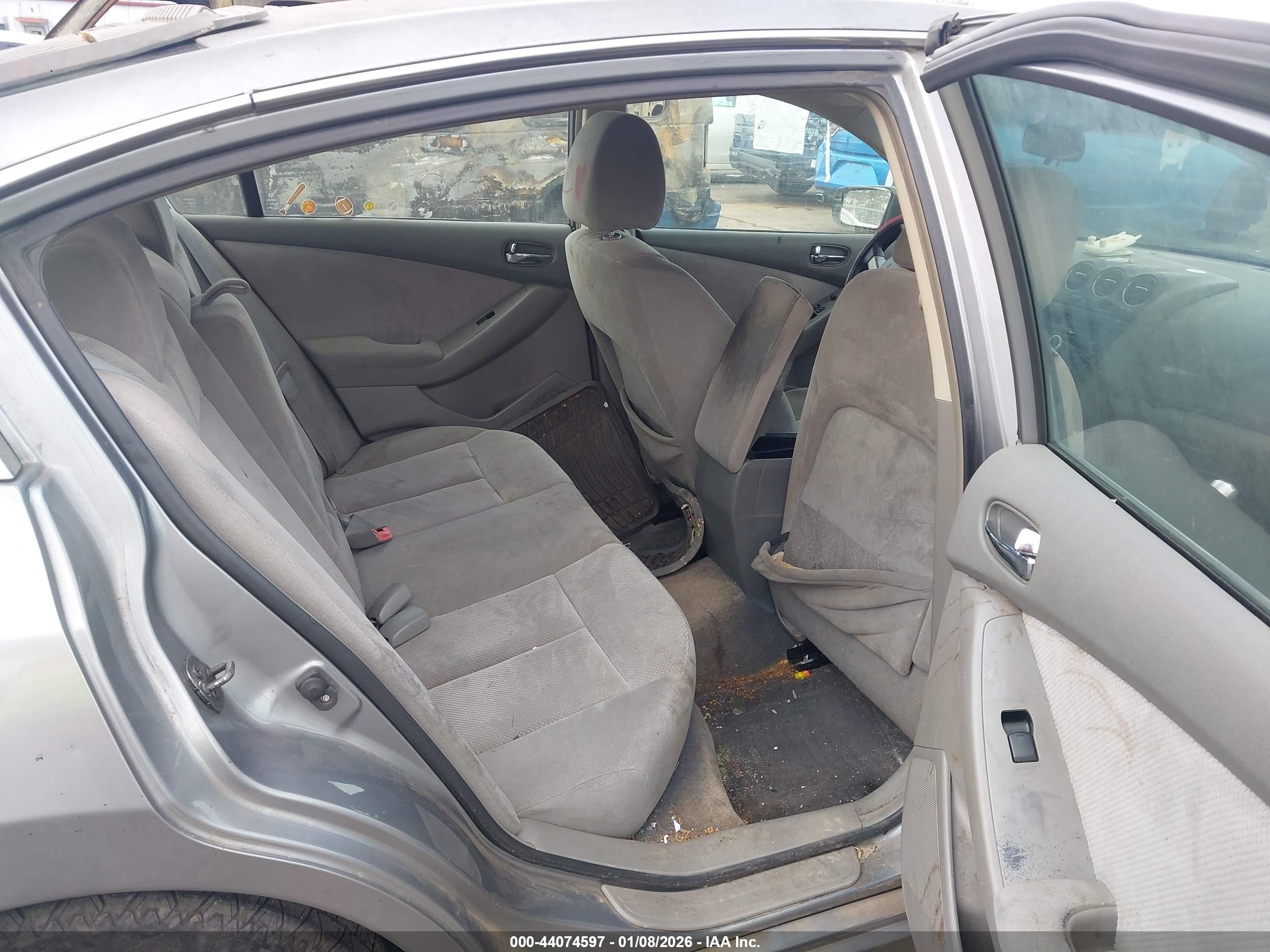 NISSAN ALTIMA image 8