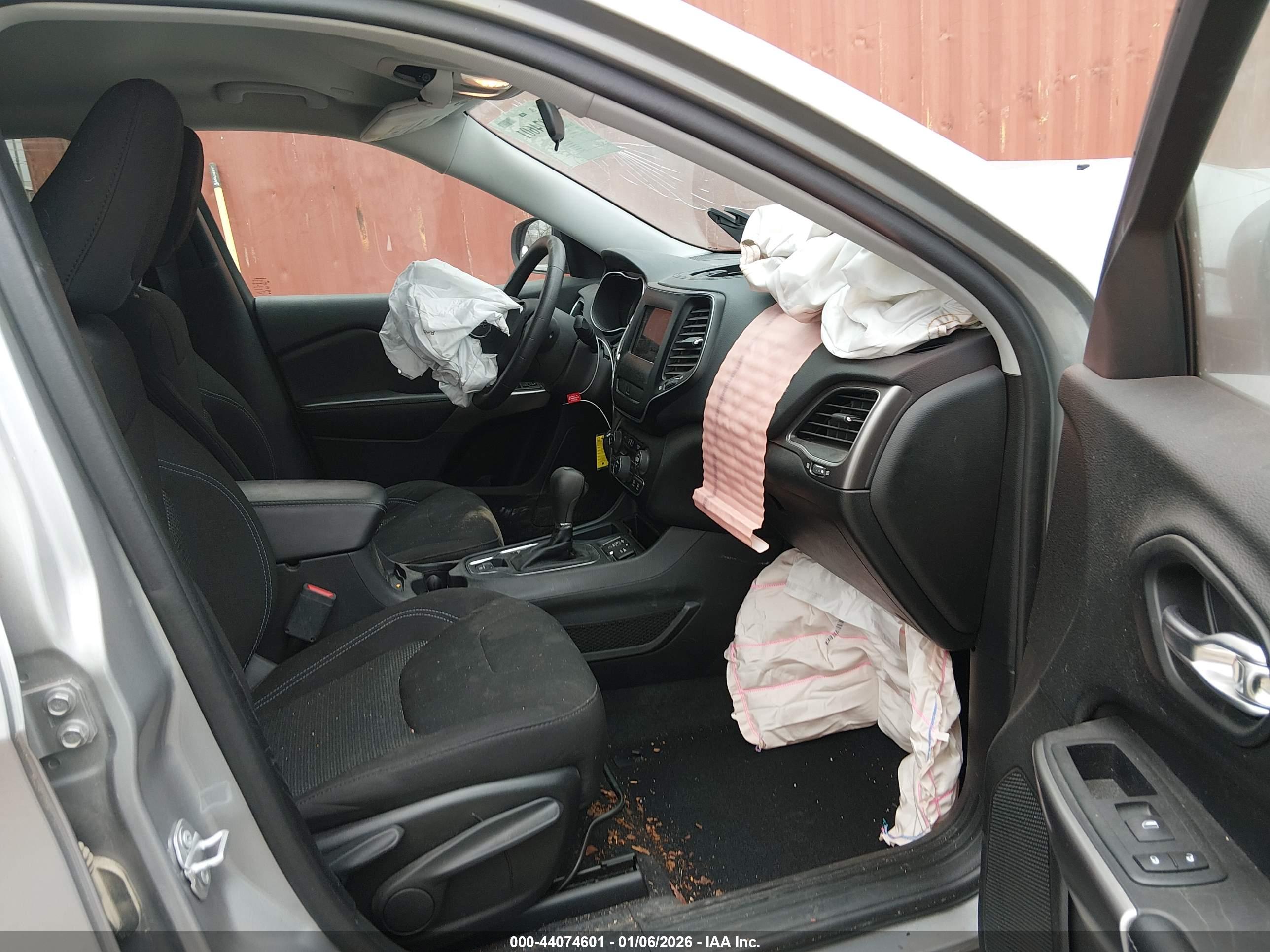 JEEP CHEROKEE image 5
