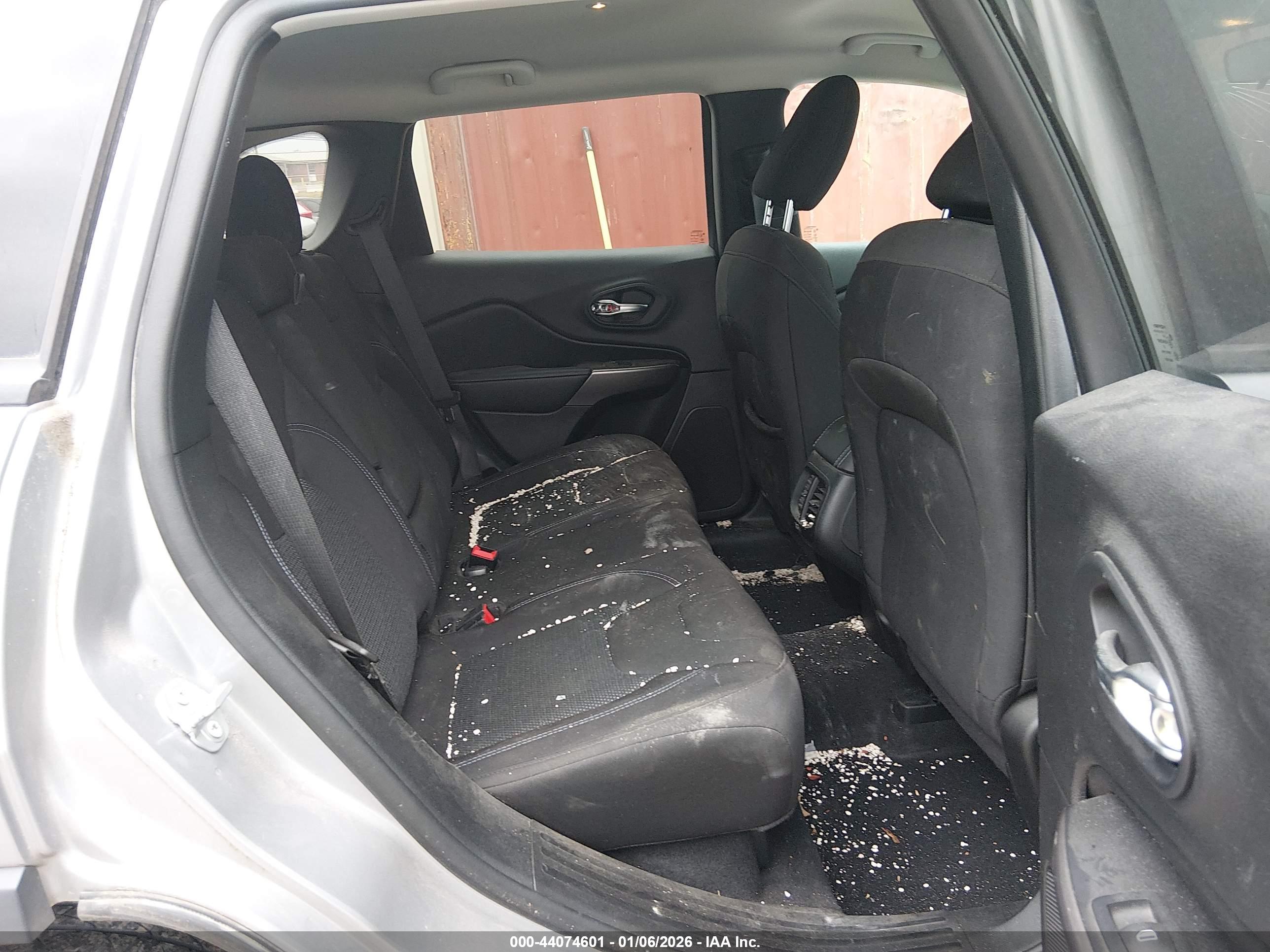 JEEP CHEROKEE image 8