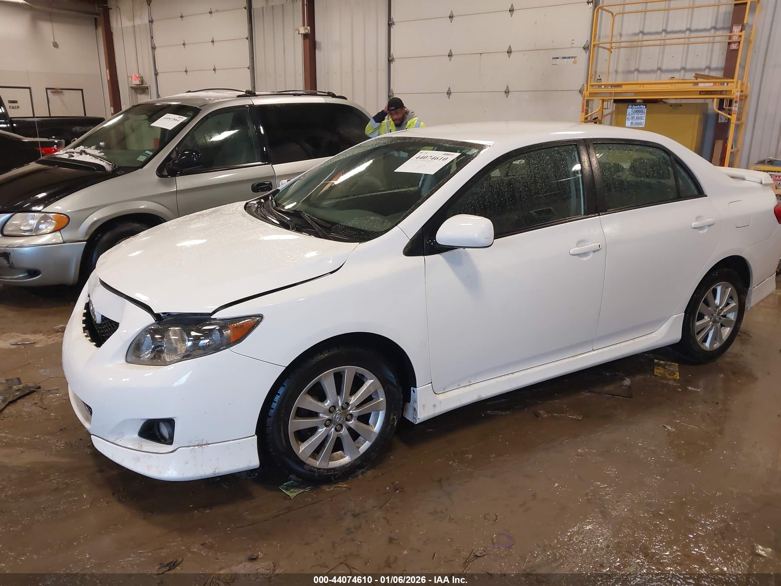 TOYOTA COROLLA image 2