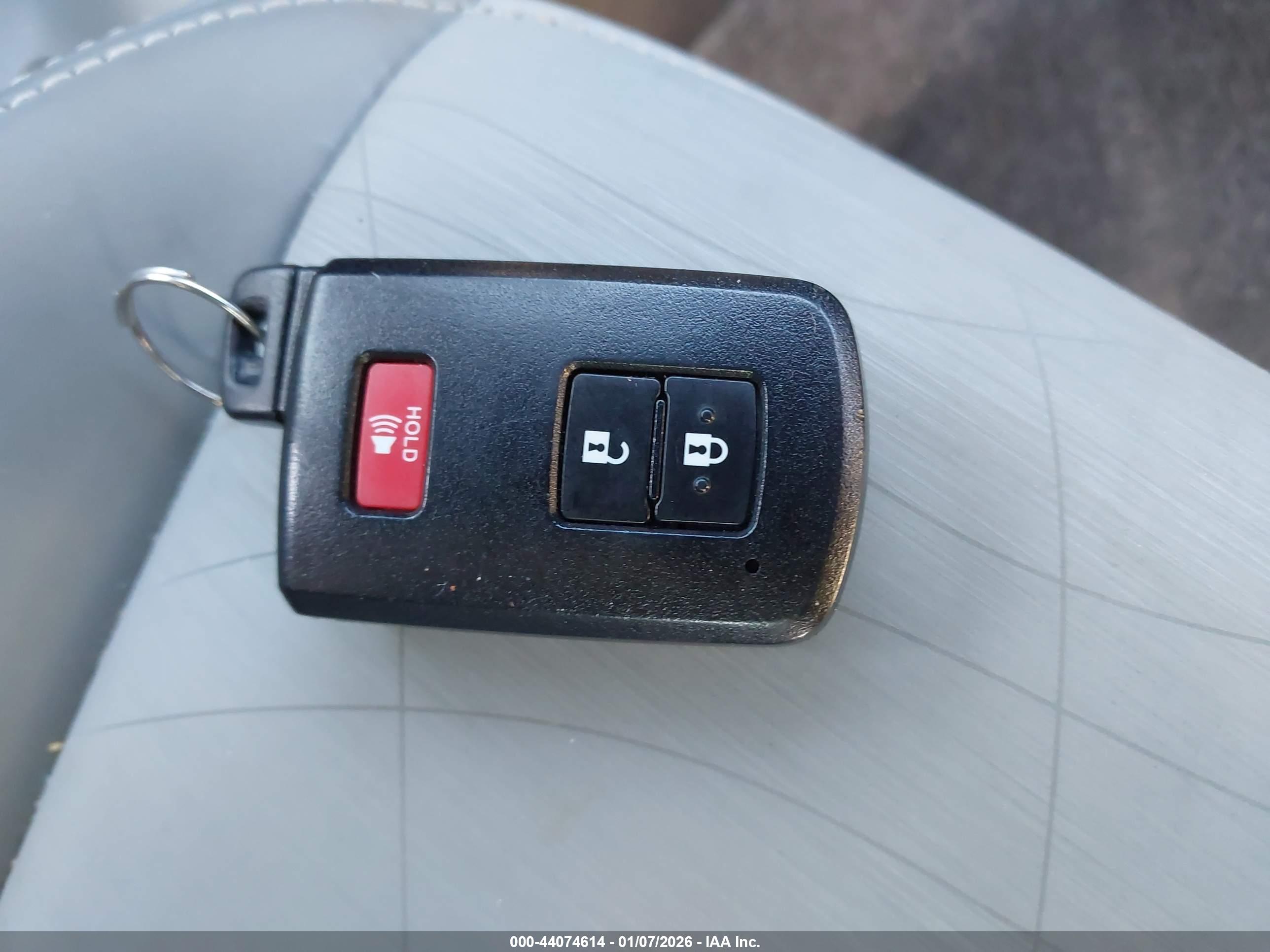 TOYOTA PRIUS image 11