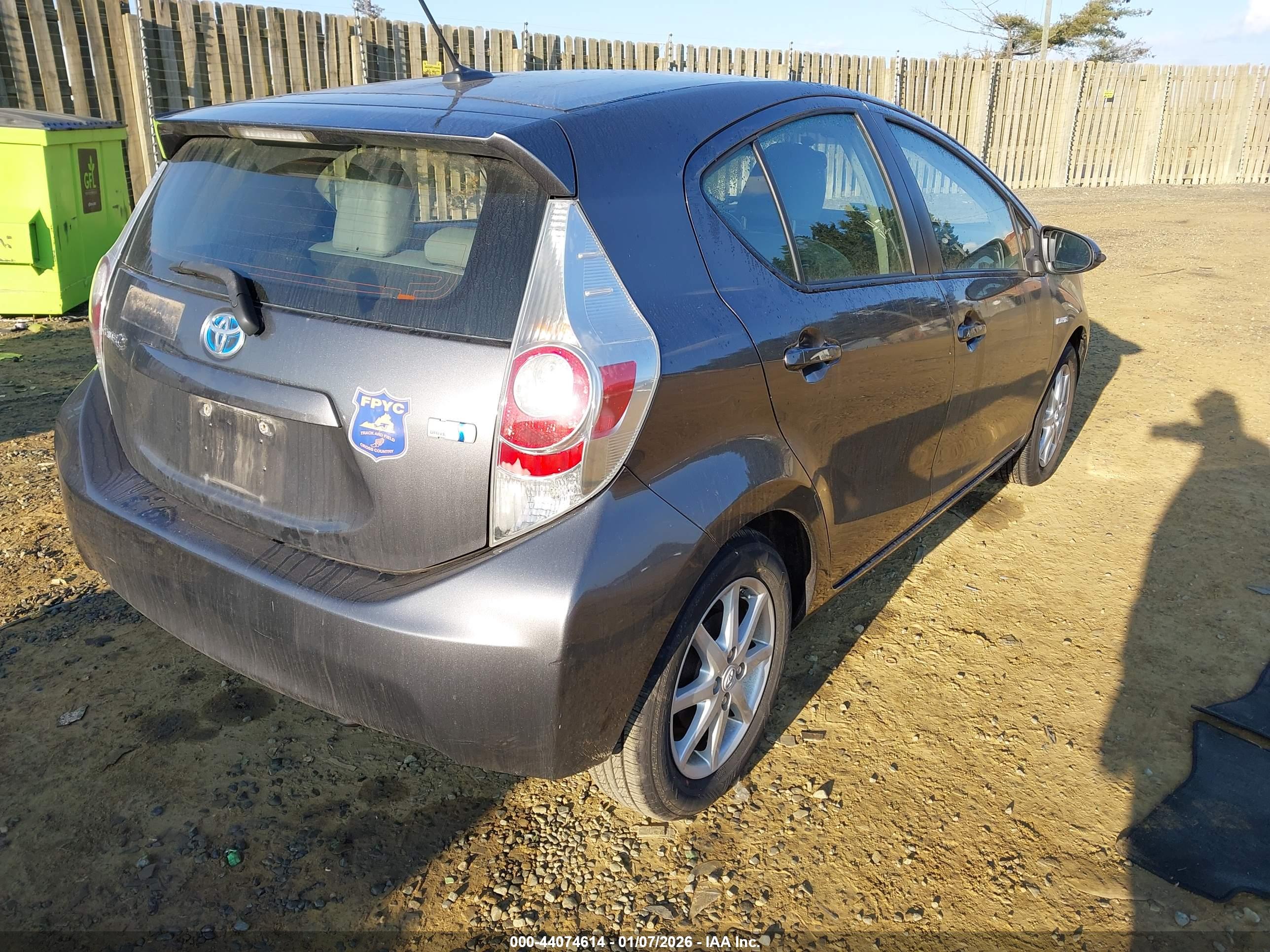 TOYOTA PRIUS image 4