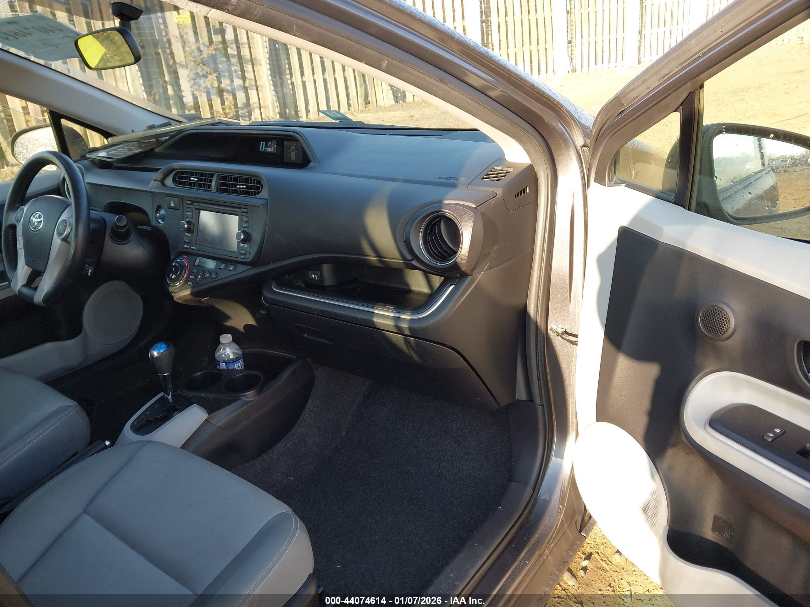TOYOTA PRIUS image 5