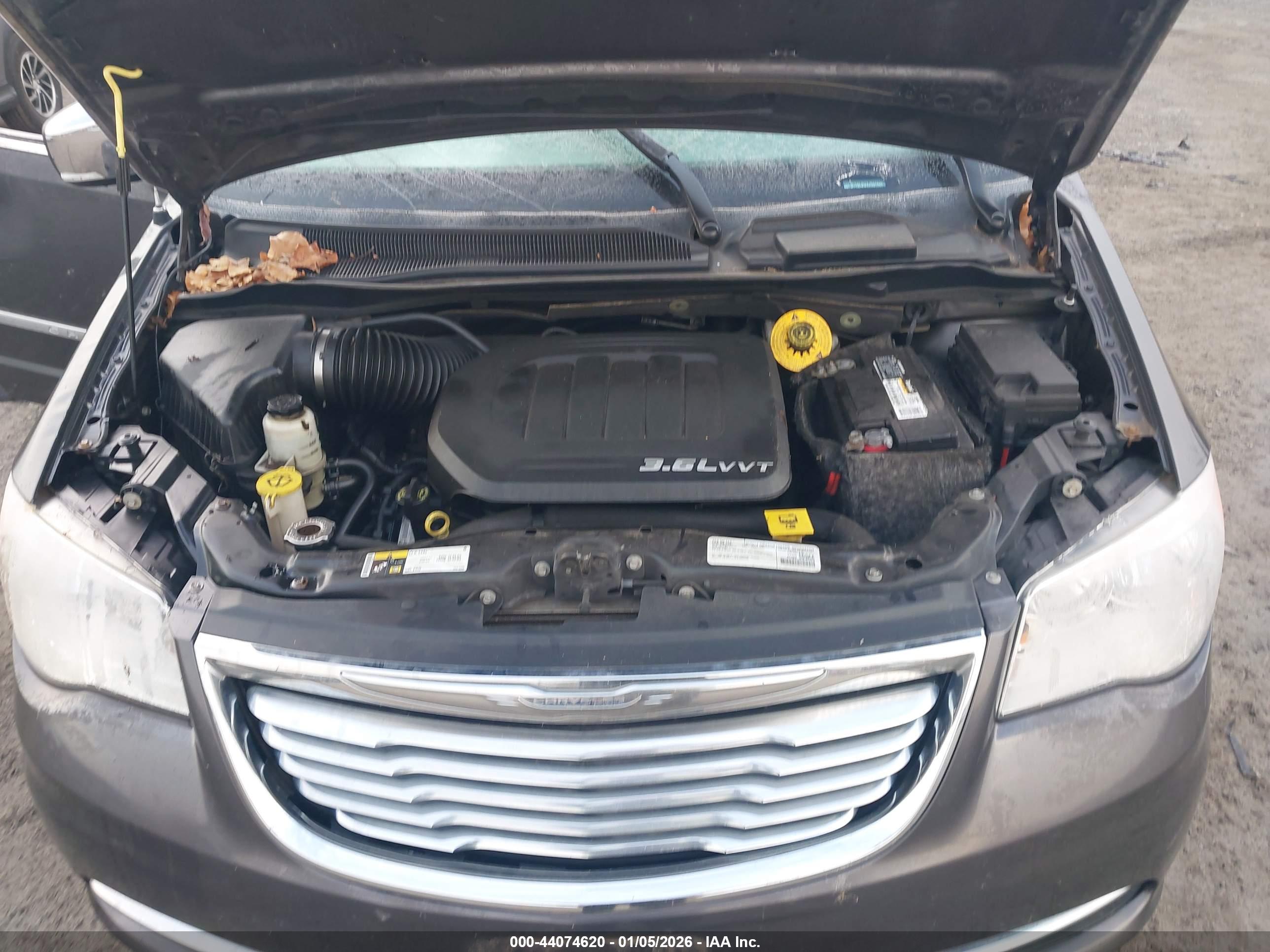CHRYSLER TOWN image 10