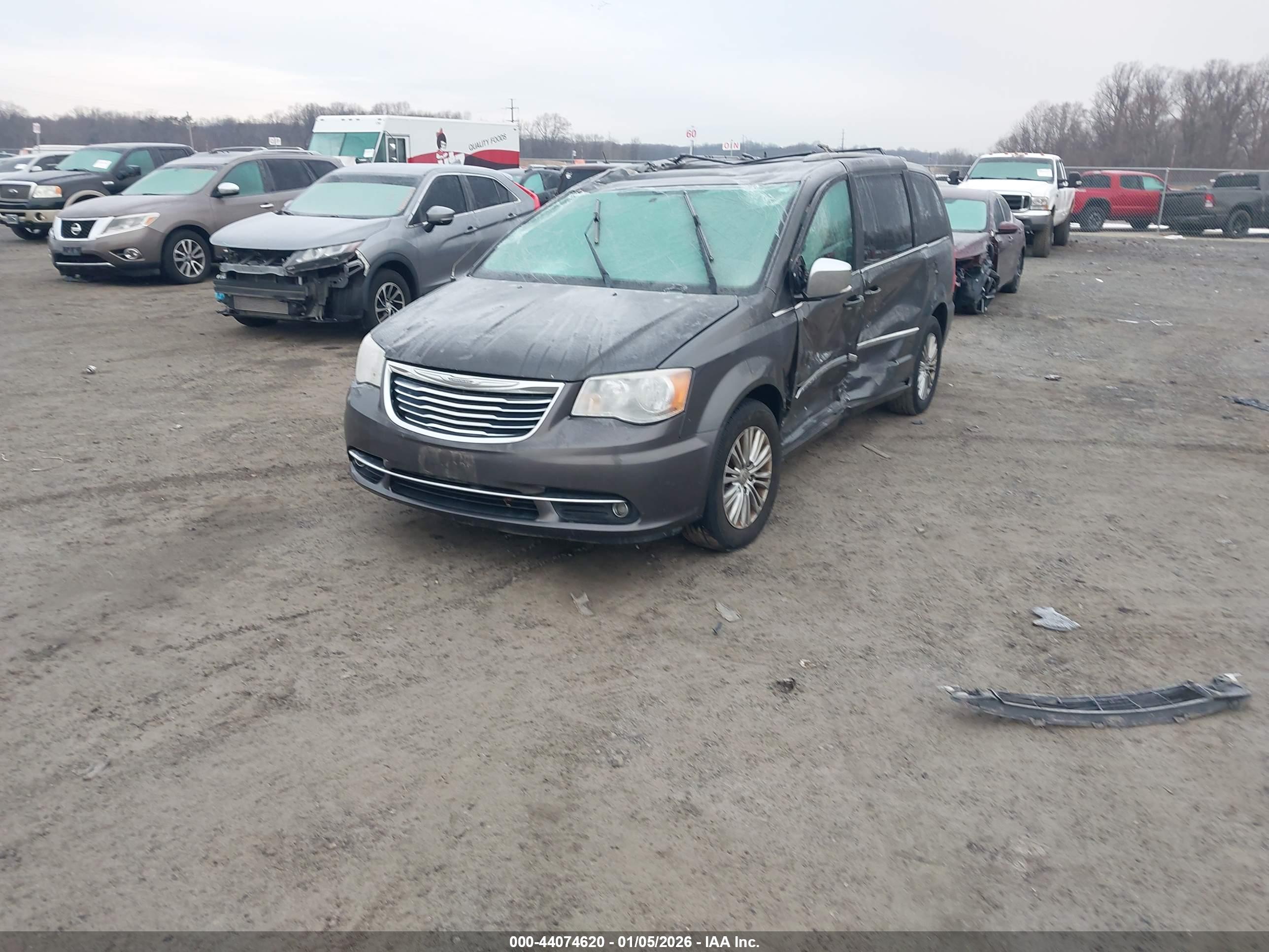 CHRYSLER TOWN image 2