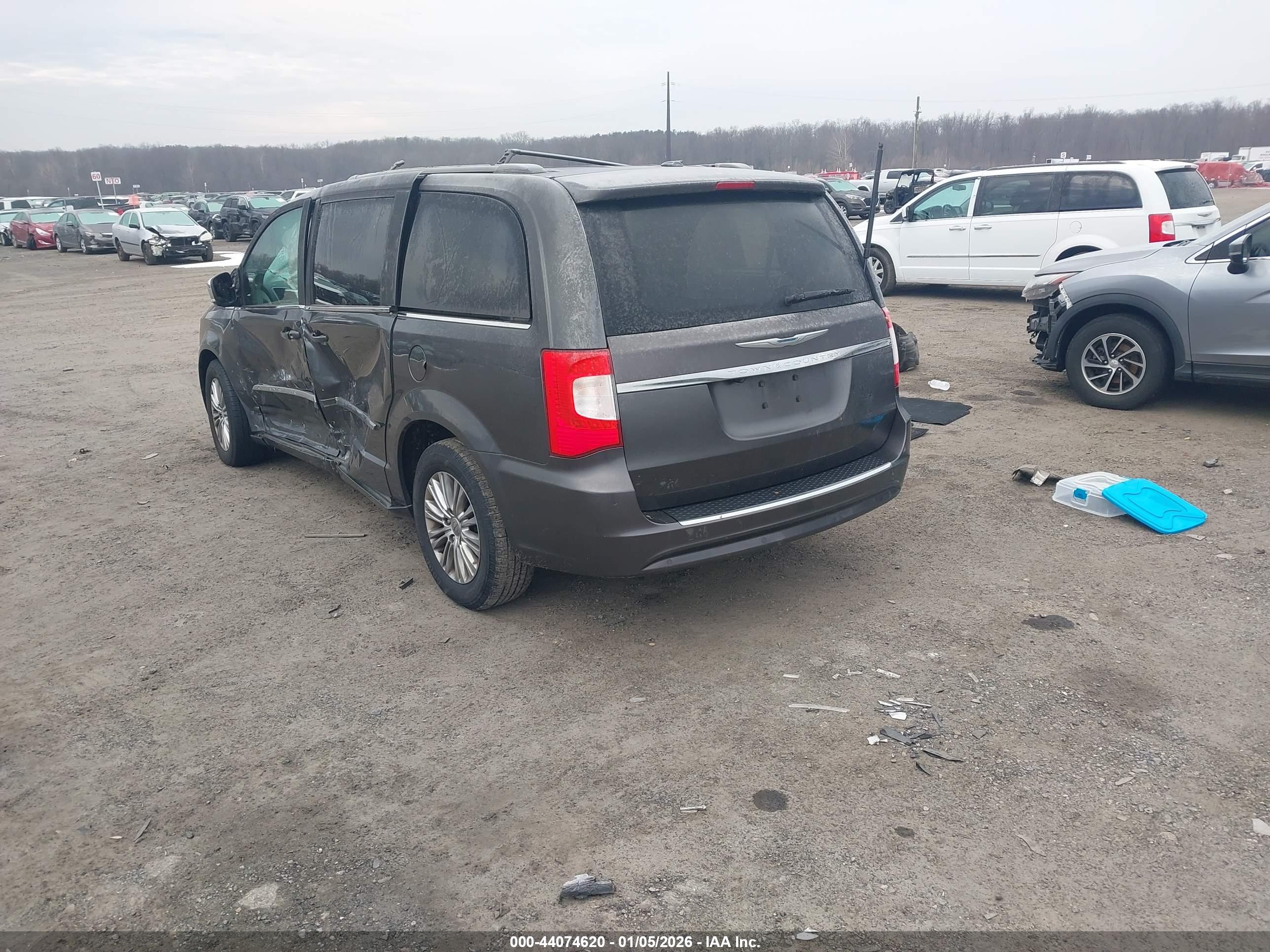CHRYSLER TOWN image 3