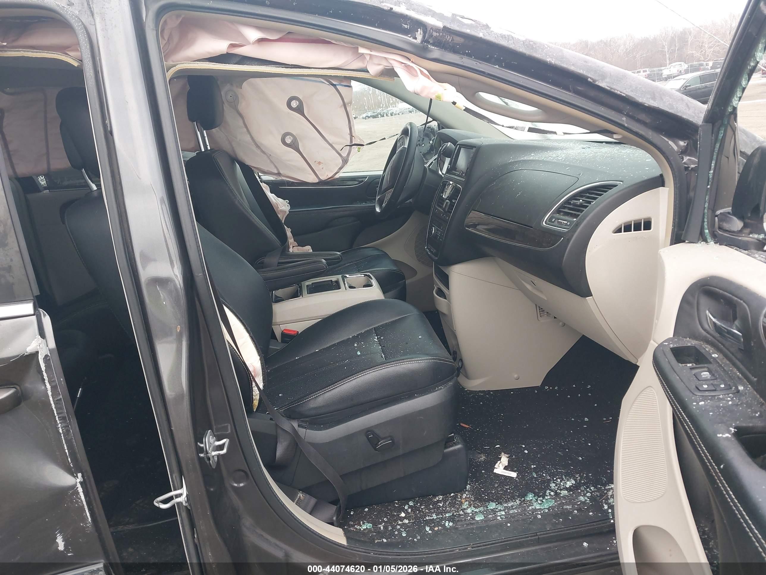 CHRYSLER TOWN image 5