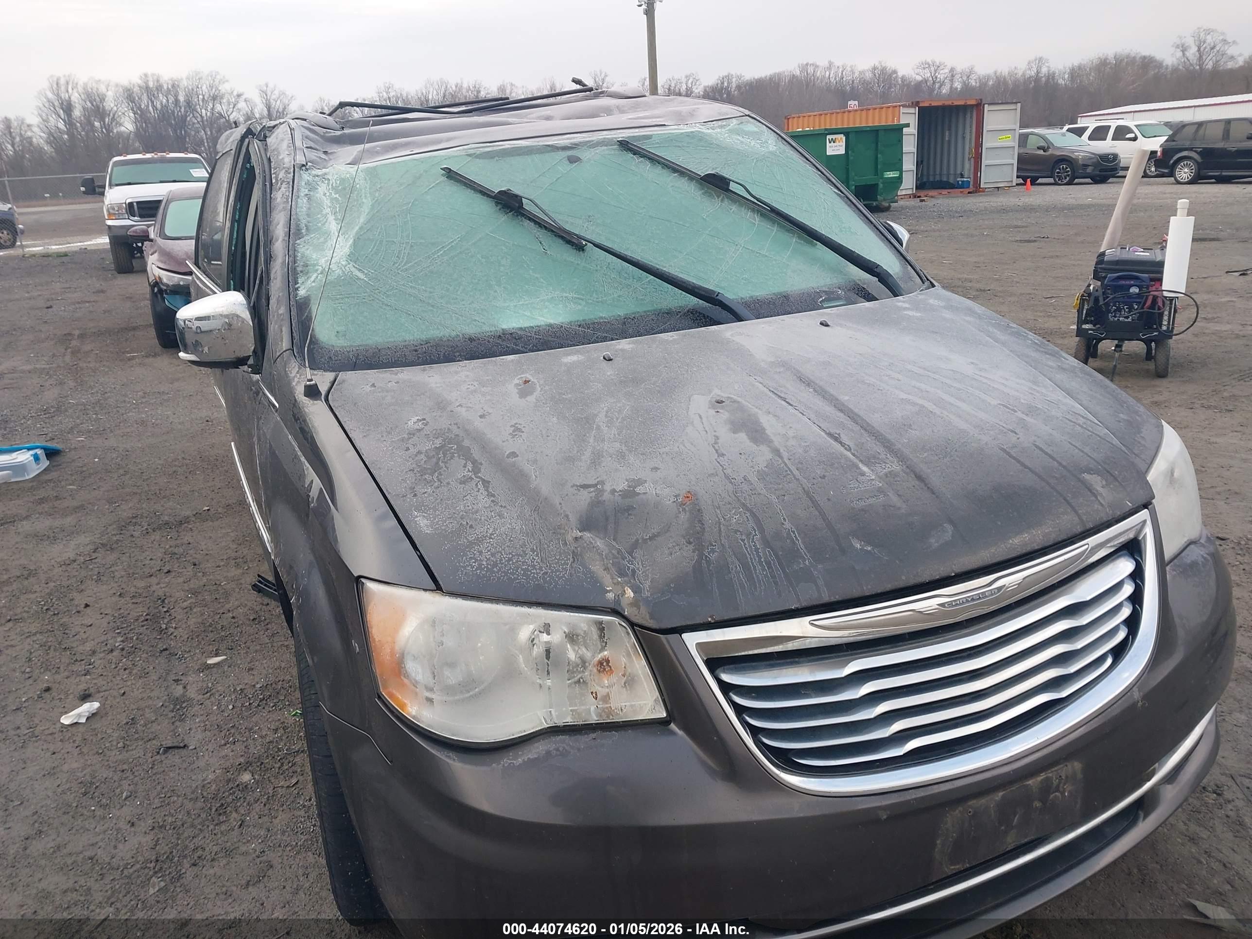 CHRYSLER TOWN image 6