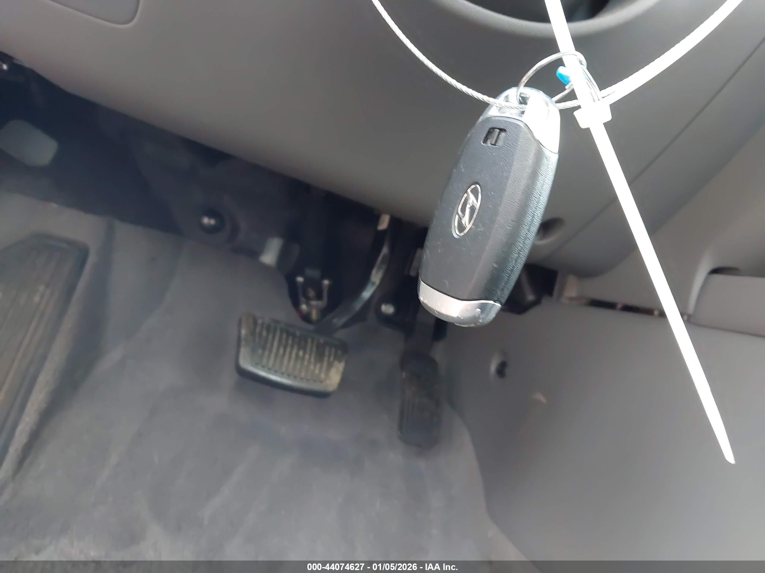 HYUNDAI ELANTRA image 11