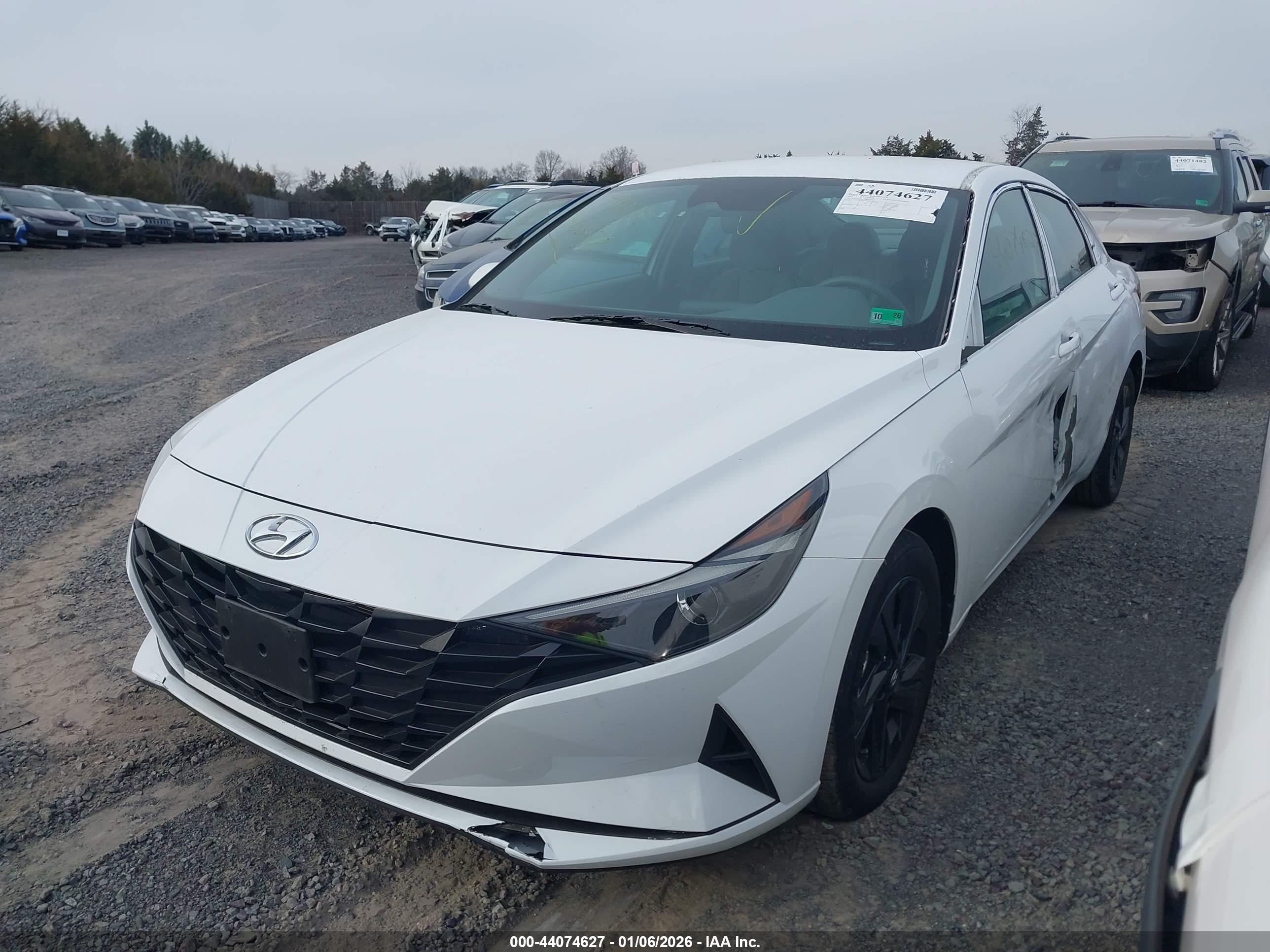 HYUNDAI ELANTRA image 2