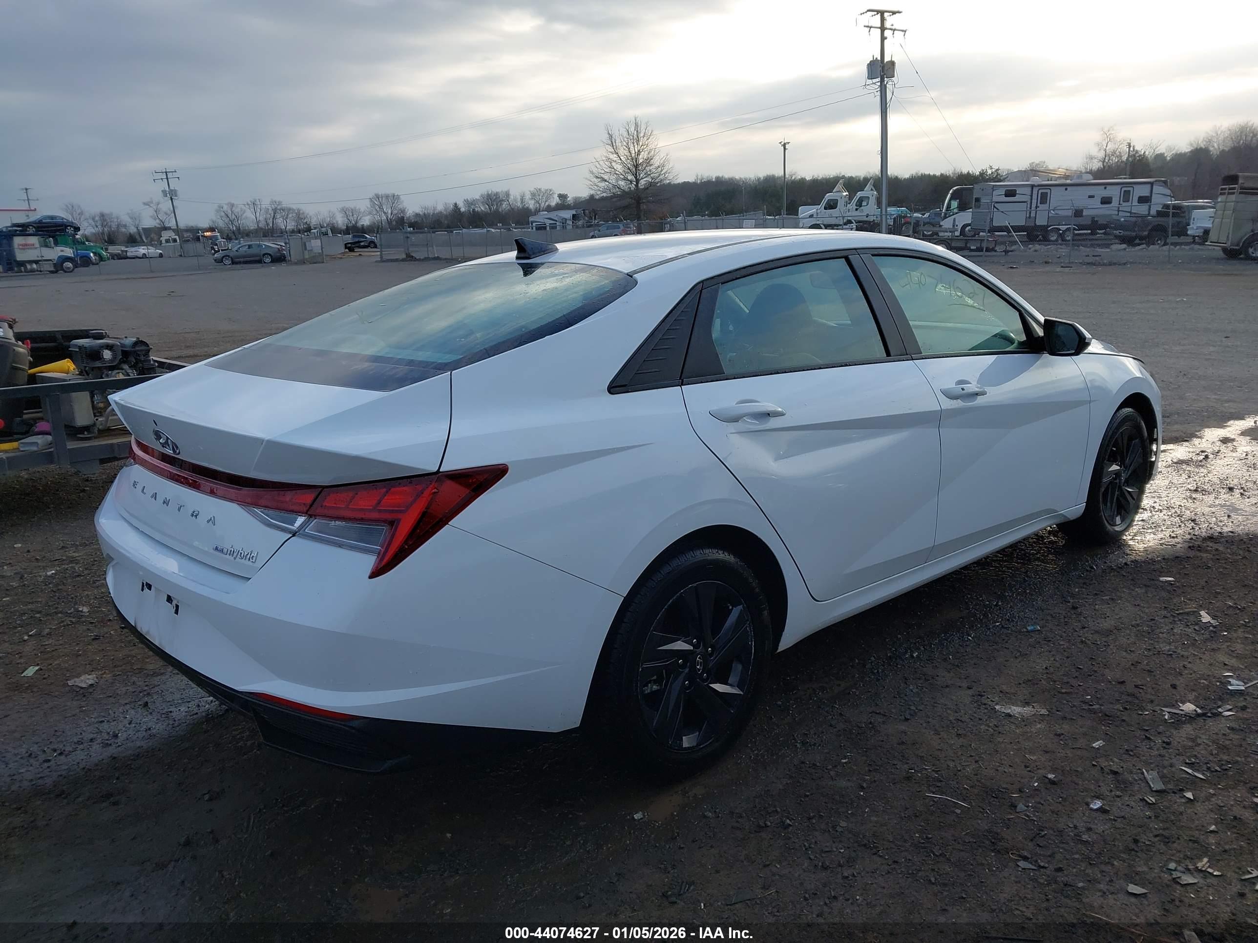 HYUNDAI ELANTRA image 4