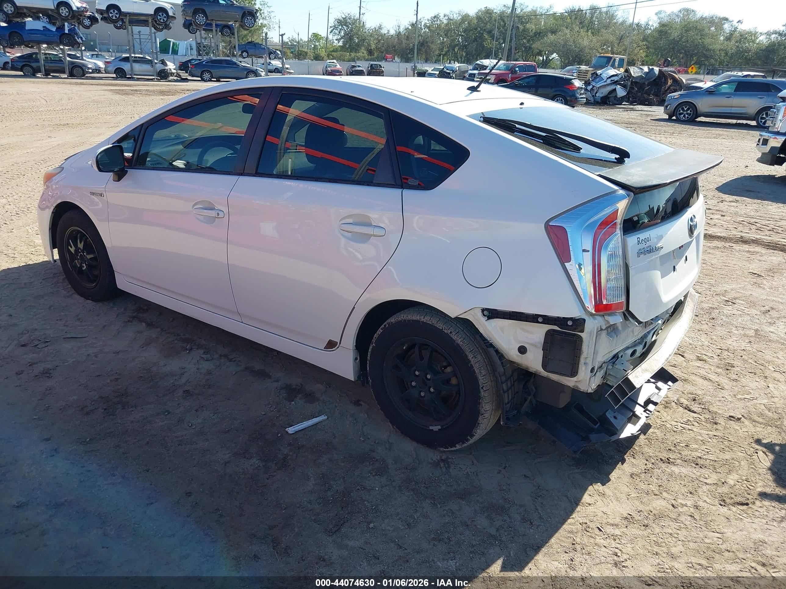 TOYOTA PRIUS image 3