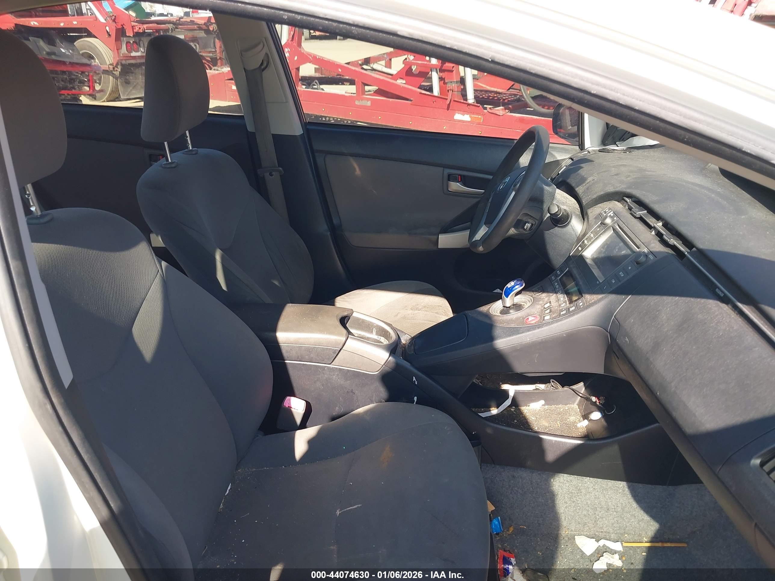 TOYOTA PRIUS image 5