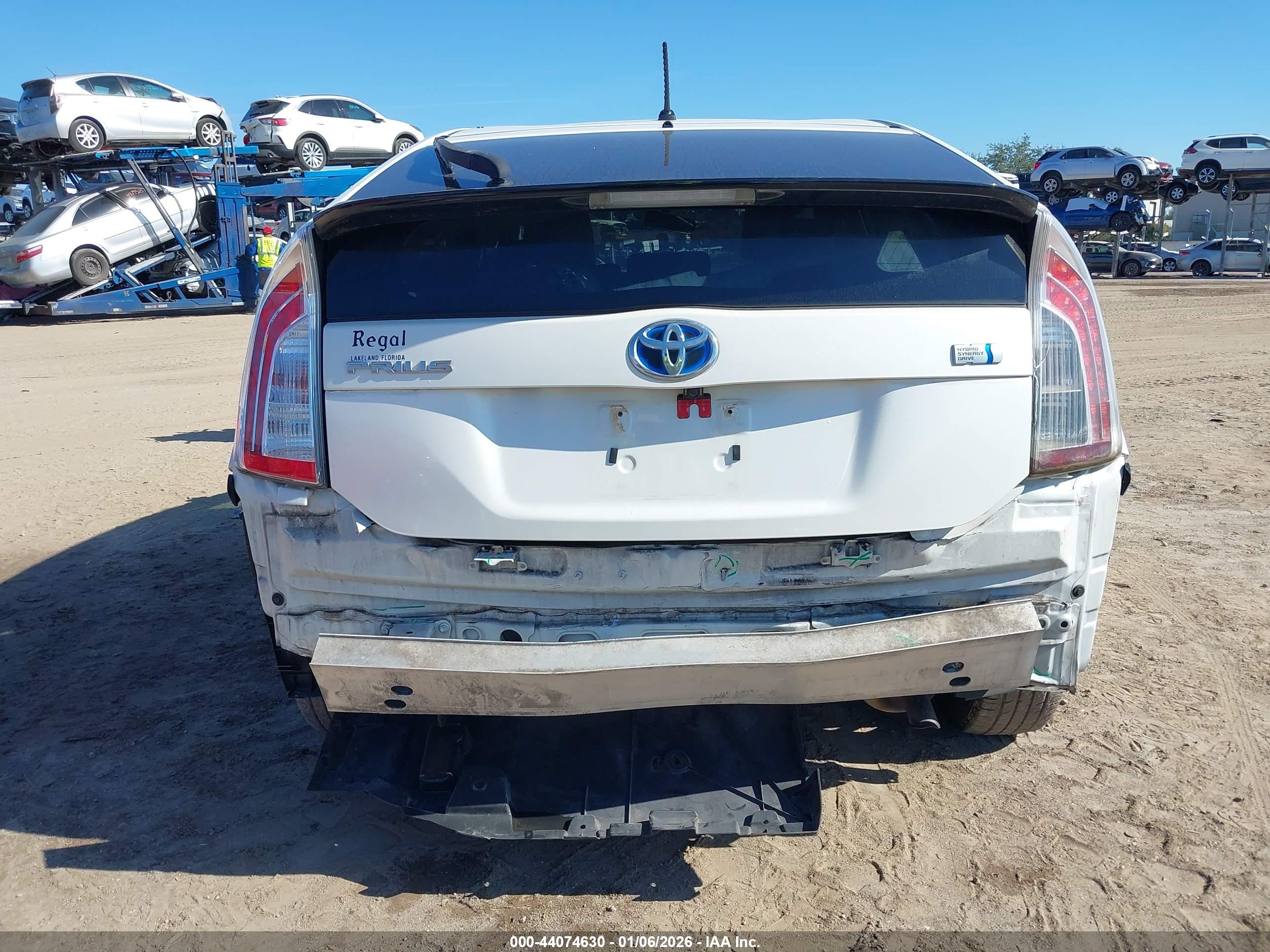 TOYOTA PRIUS image 6