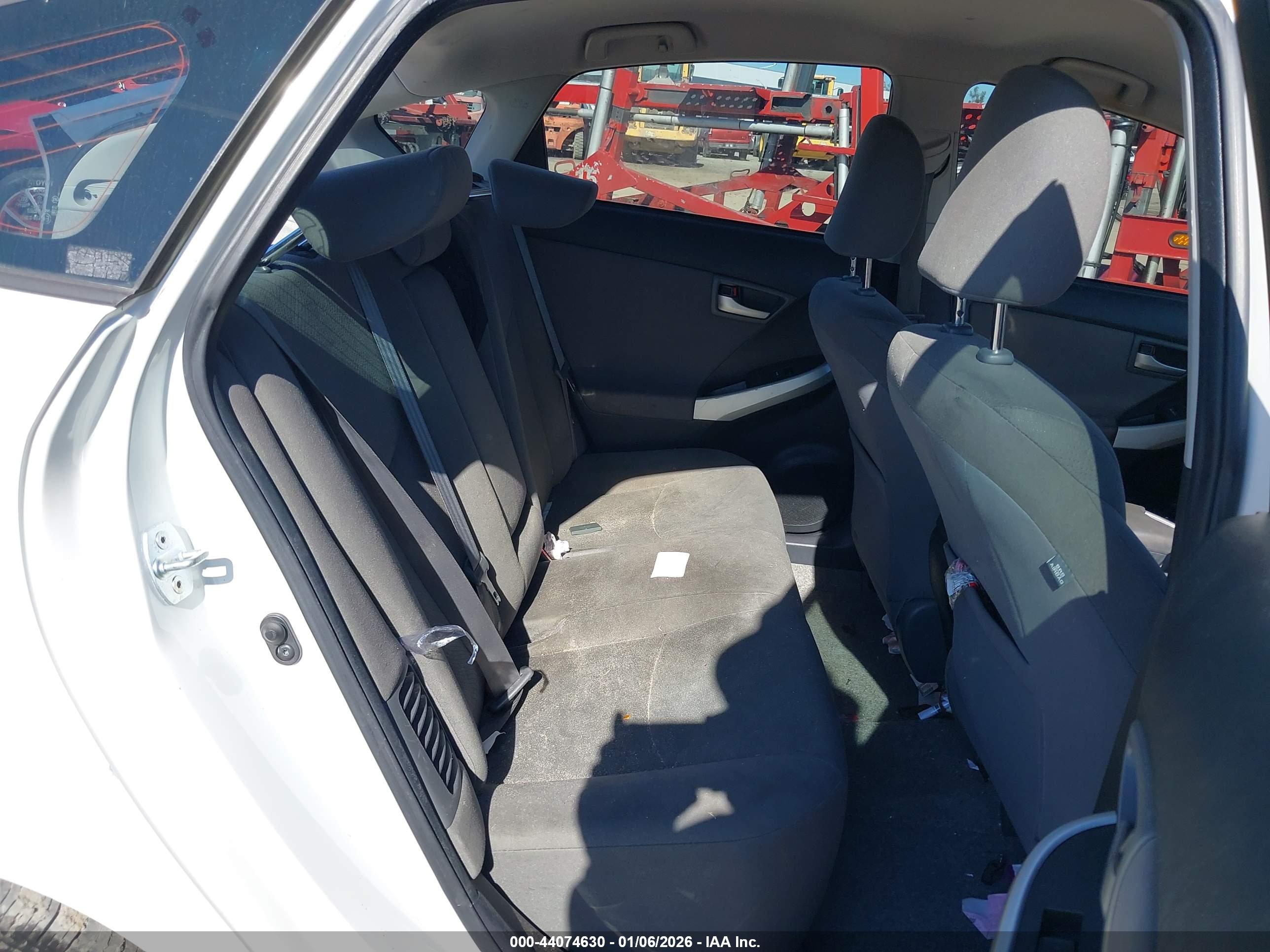 TOYOTA PRIUS image 8