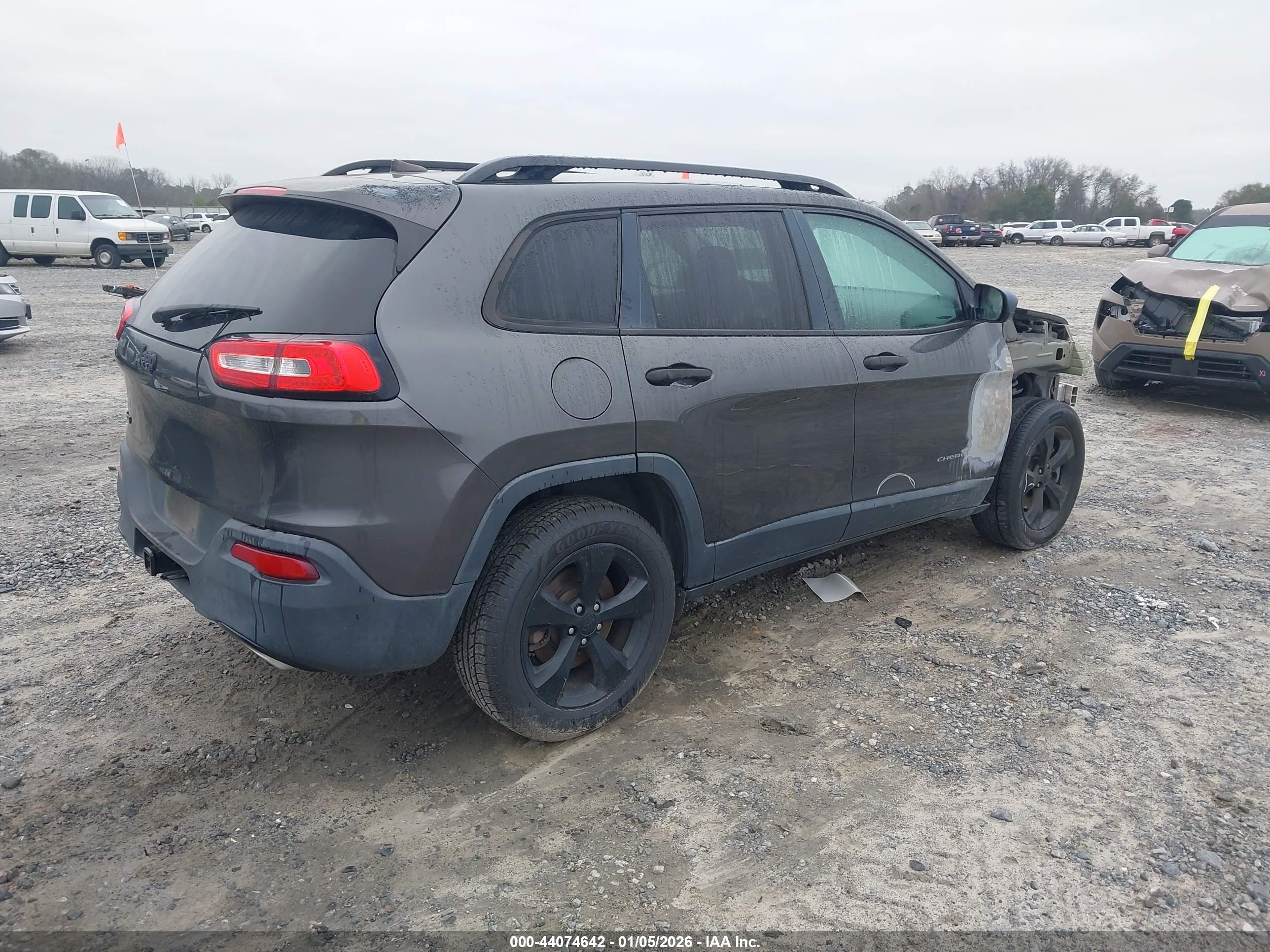 JEEP CHEROKEE image 4