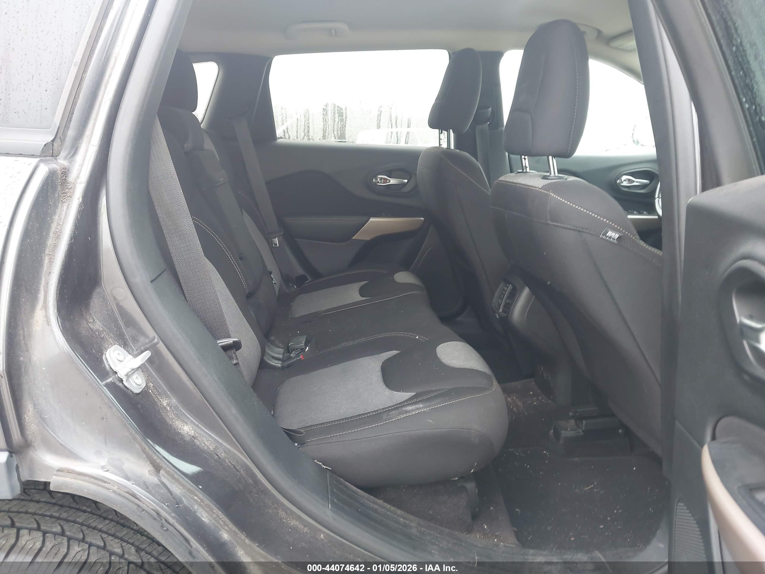 JEEP CHEROKEE image 8
